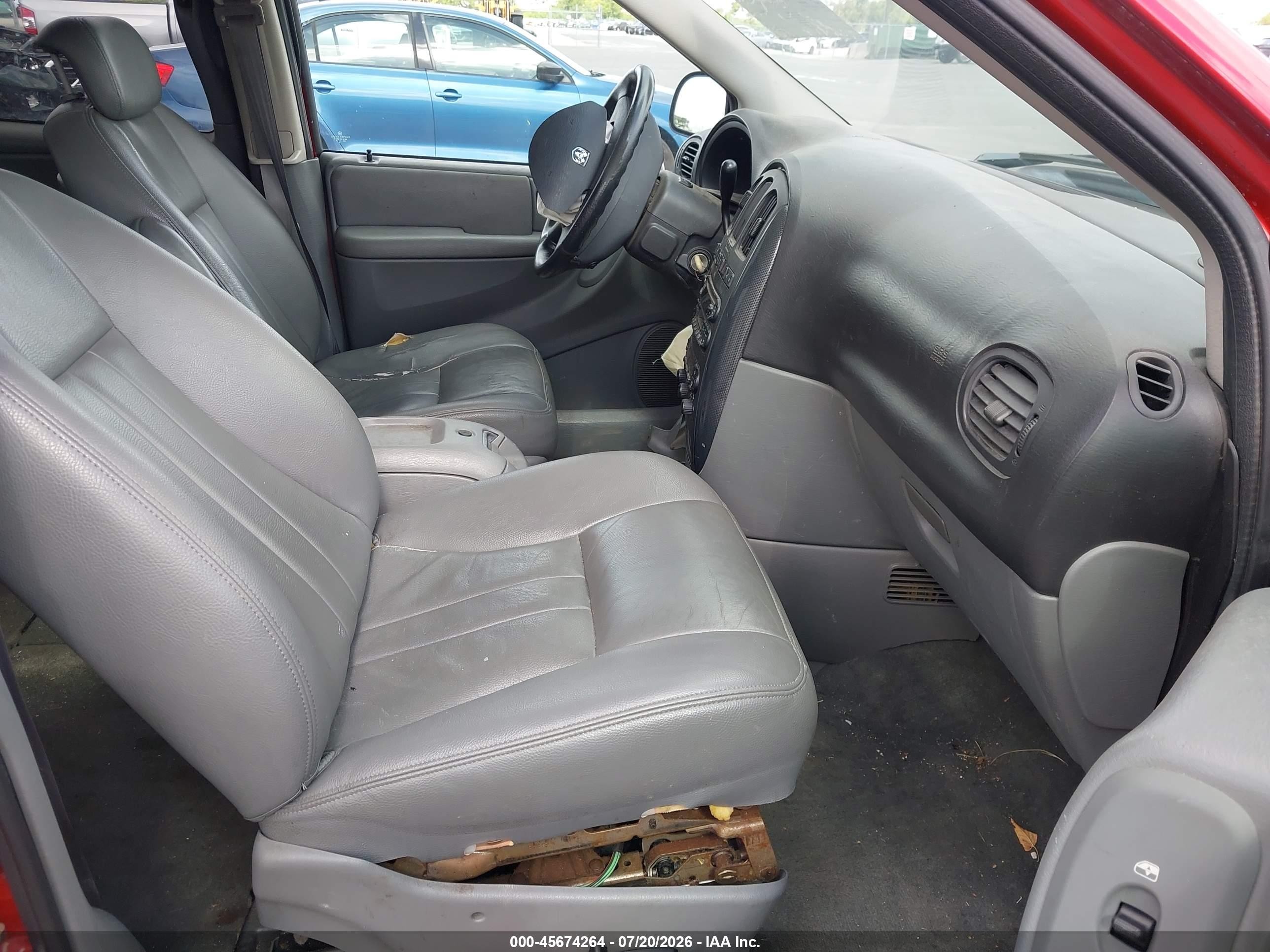 2005 Dodge Caravan Sxt Red vin: 2D8GP44L35R201251