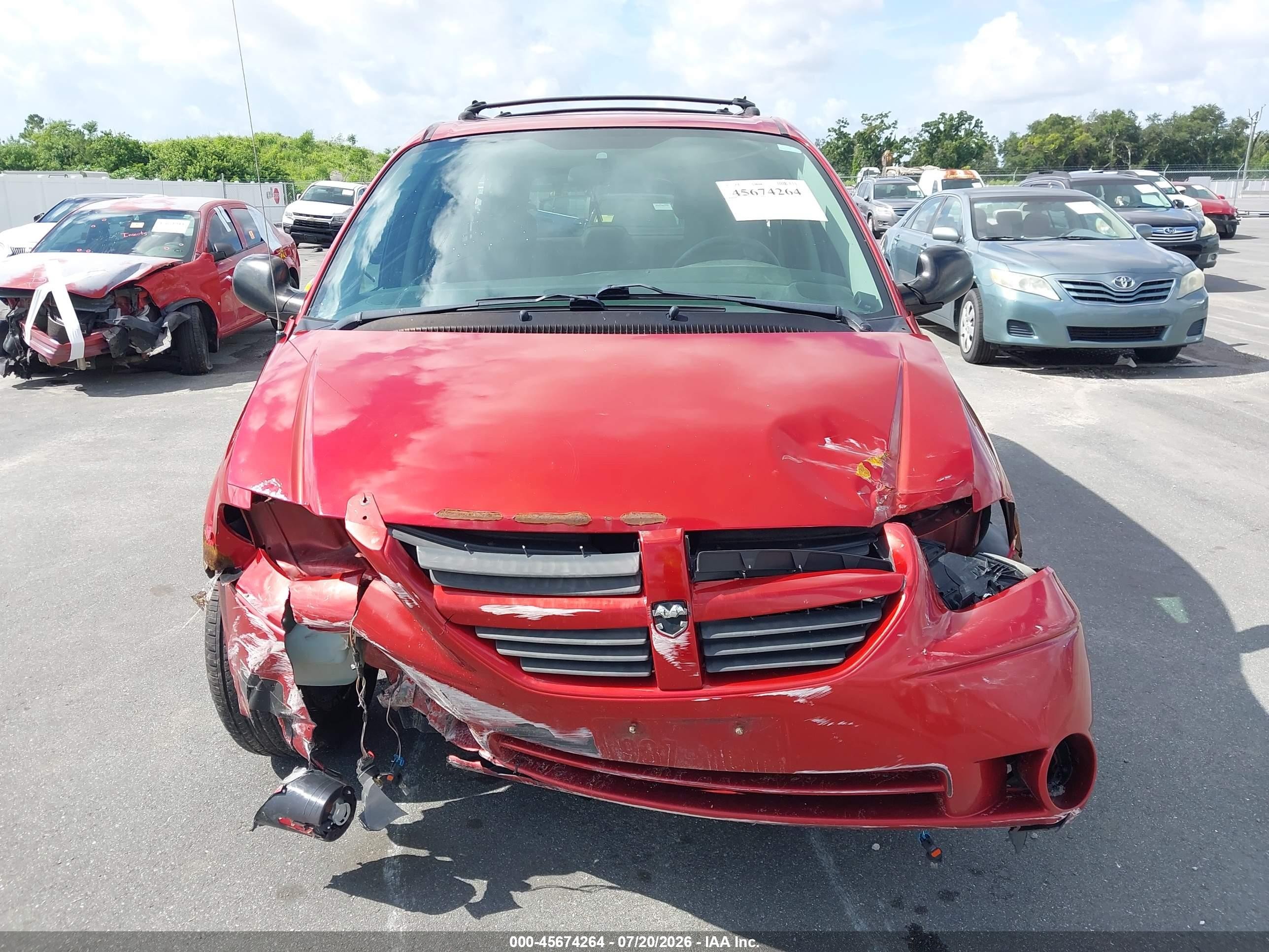 2005 Dodge Caravan Sxt Red vin: 2D8GP44L35R201251