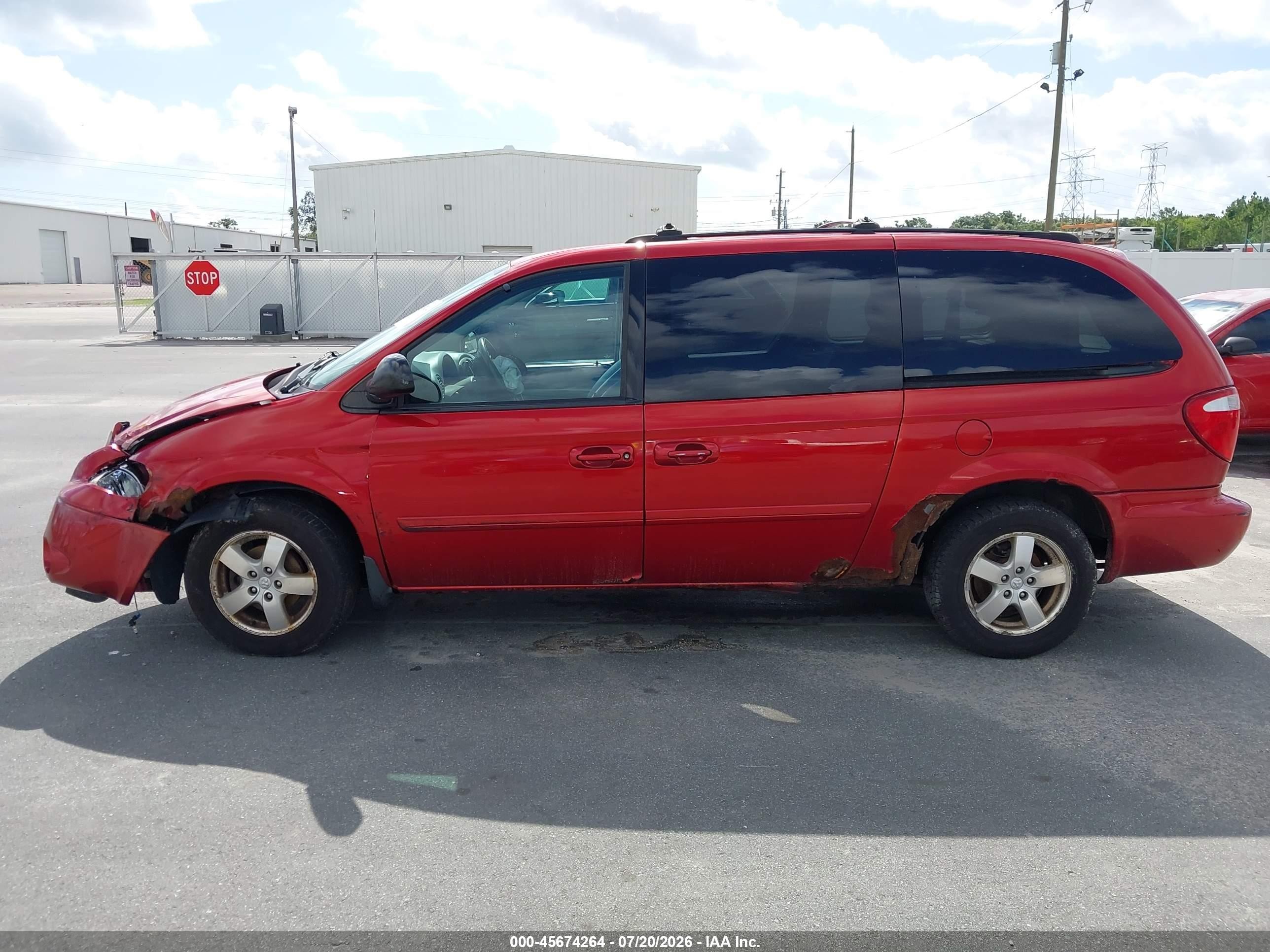 2005 Dodge Caravan Sxt Red vin: 2D8GP44L35R201251