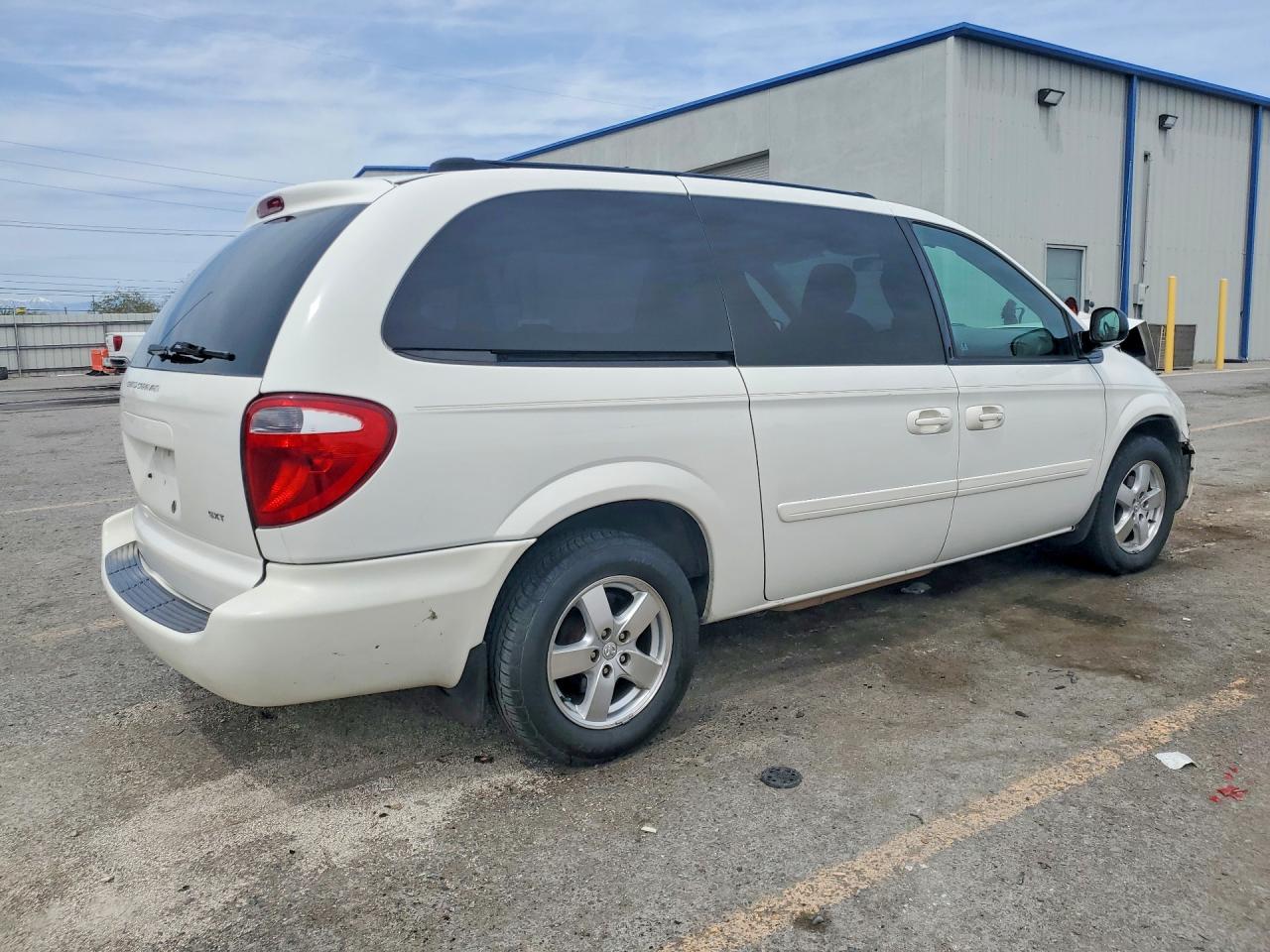 2005 Dodge Grand Caravan Sxt White vin: 2D8GP44L35R271834