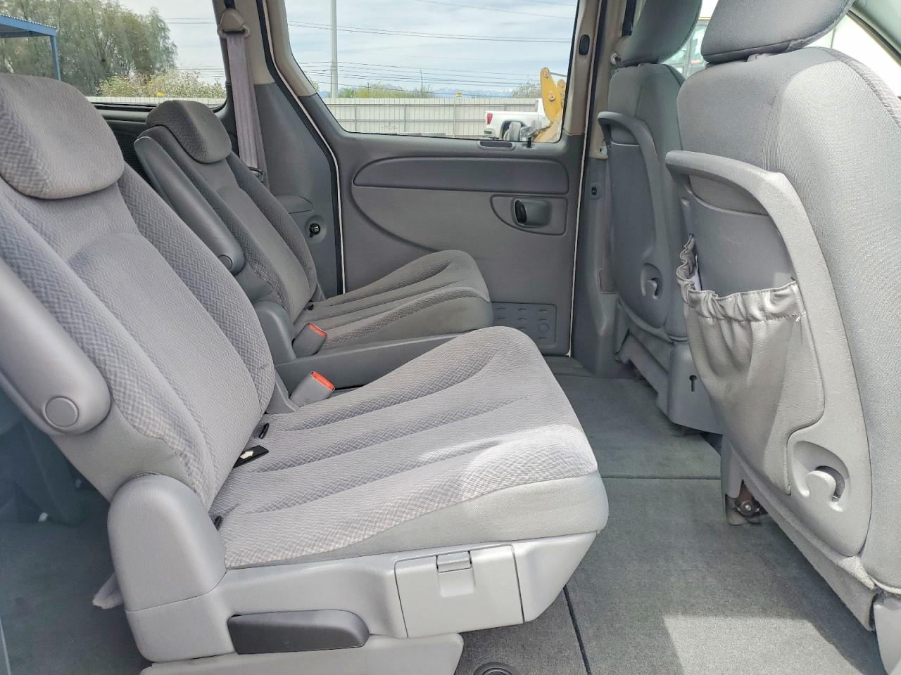 2005 Dodge Grand Caravan Sxt White vin: 2D8GP44L35R271834