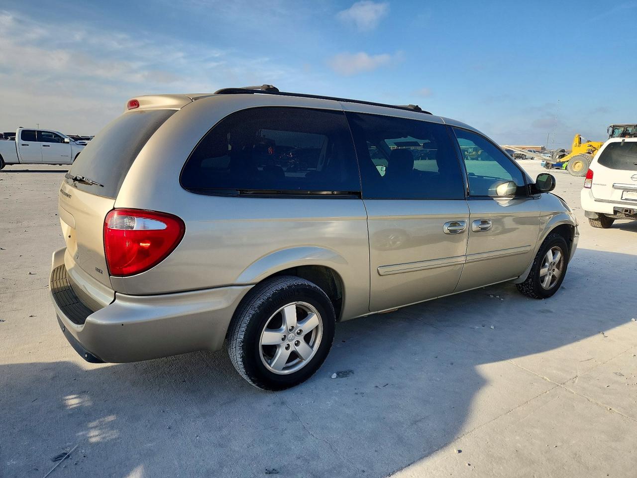 2007 Dodge Grand Caravan Sxt Gold vin: 2D8GP44L87R229775