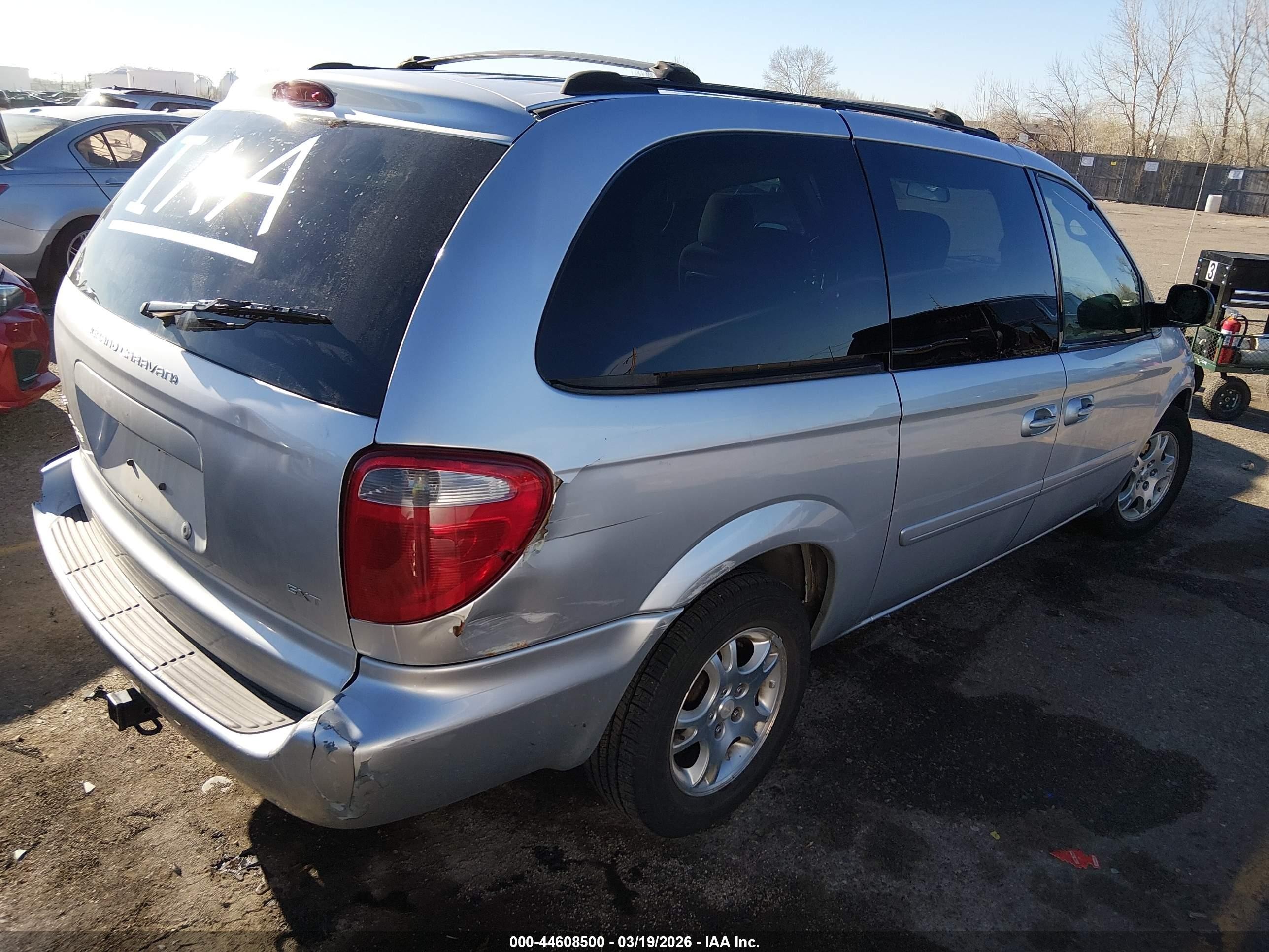 2004 Dodge Grand Caravan Sxt Silver vin: 2D8GP44LX4R561793