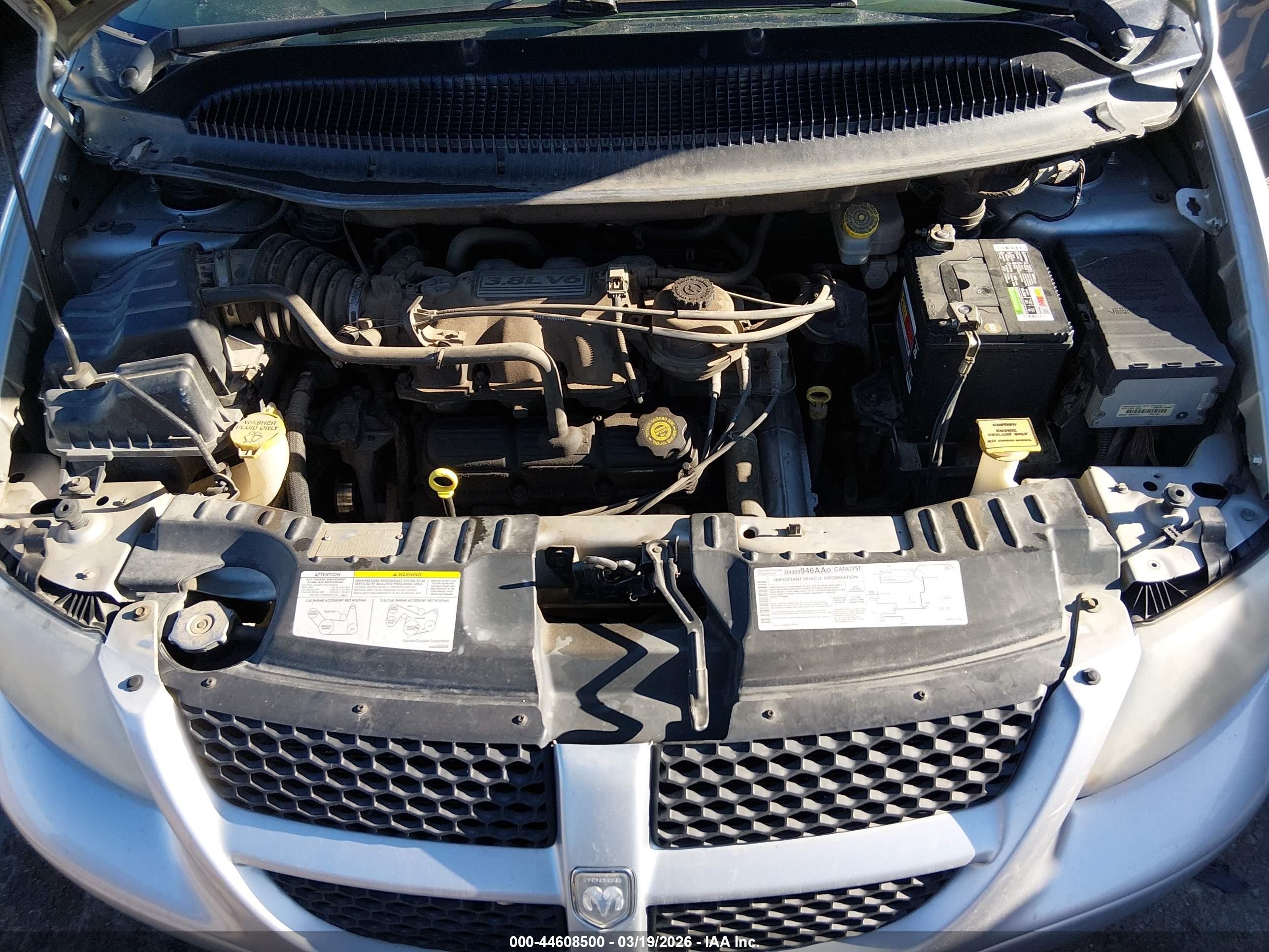 2004 Dodge Grand Caravan Sxt Silver vin: 2D8GP44LX4R561793