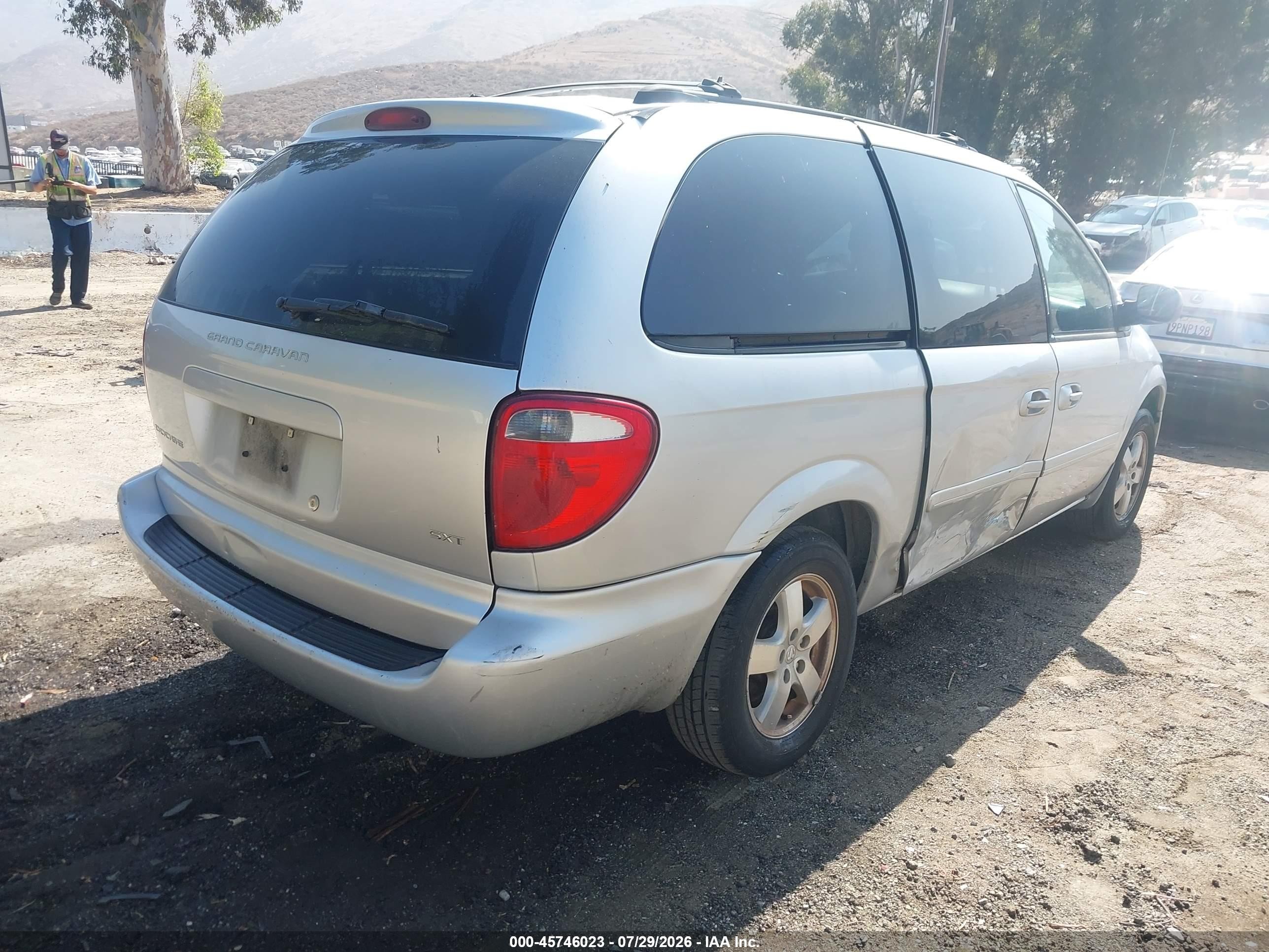 2005 Dodge Caravan Sxt Silver vin: 2D8GP44LX5R354449