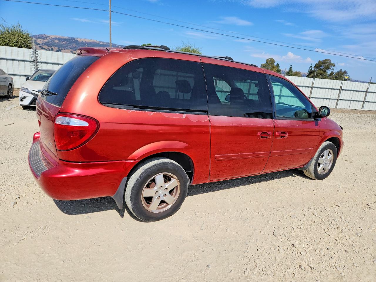 2007 Dodge Grand Caravan Sxt Красный vin: 2D8GP44LX7R318974