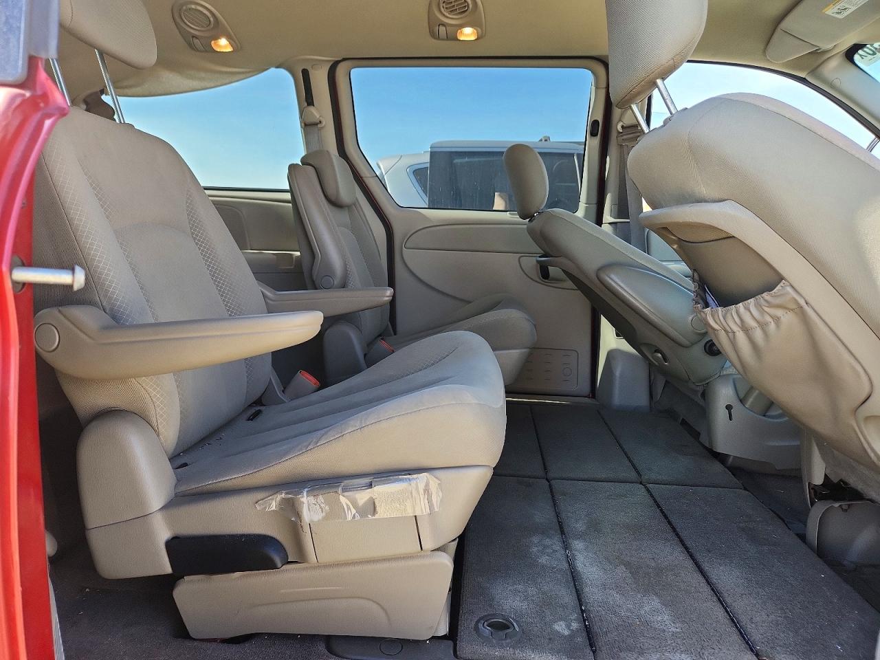 2007 Dodge Grand Caravan Sxt Красный vin: 2D8GP44LX7R318974