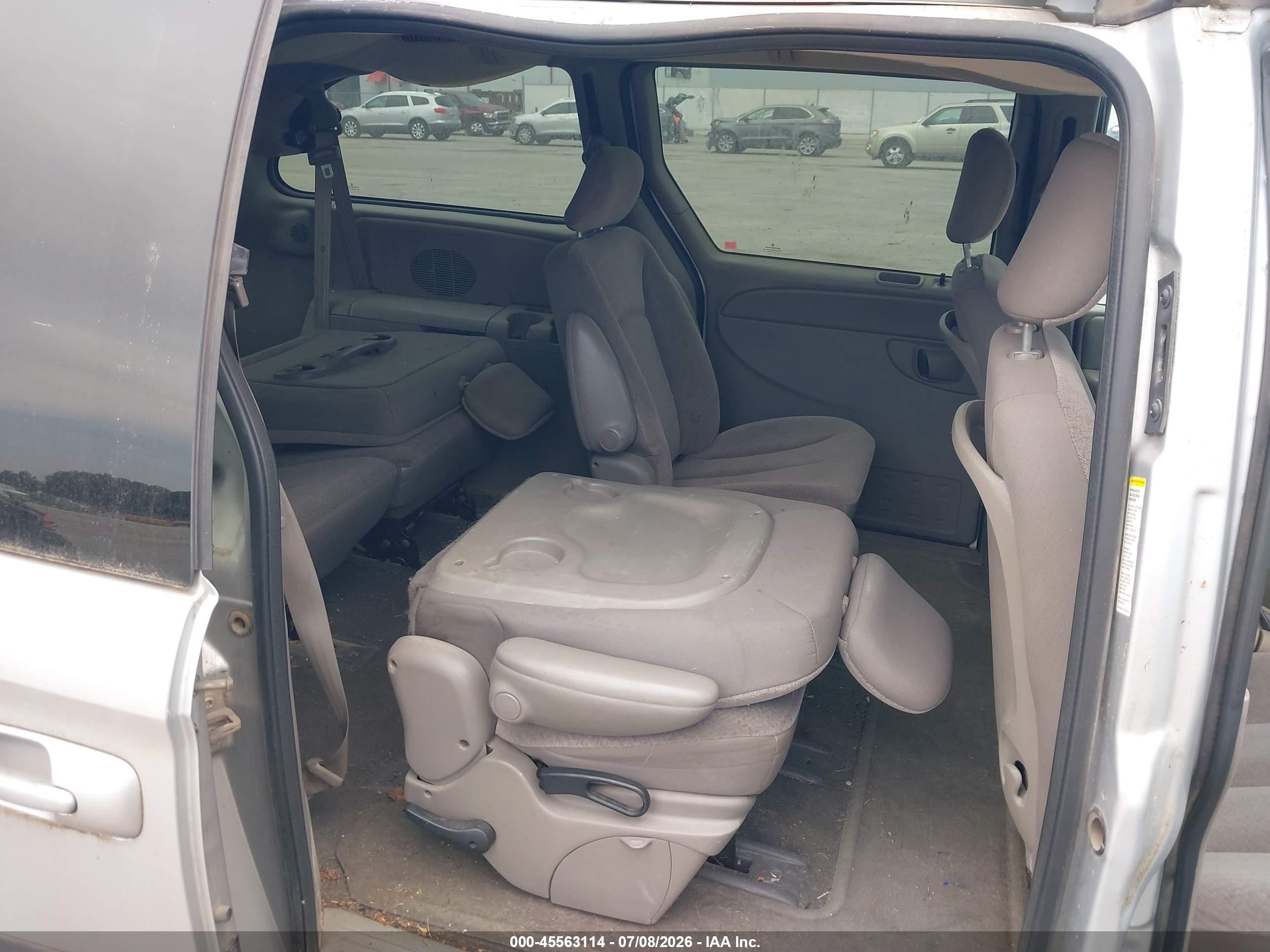 2003 Dodge Grand Caravan Sport Silver vin: 2D8GT44L93R217558