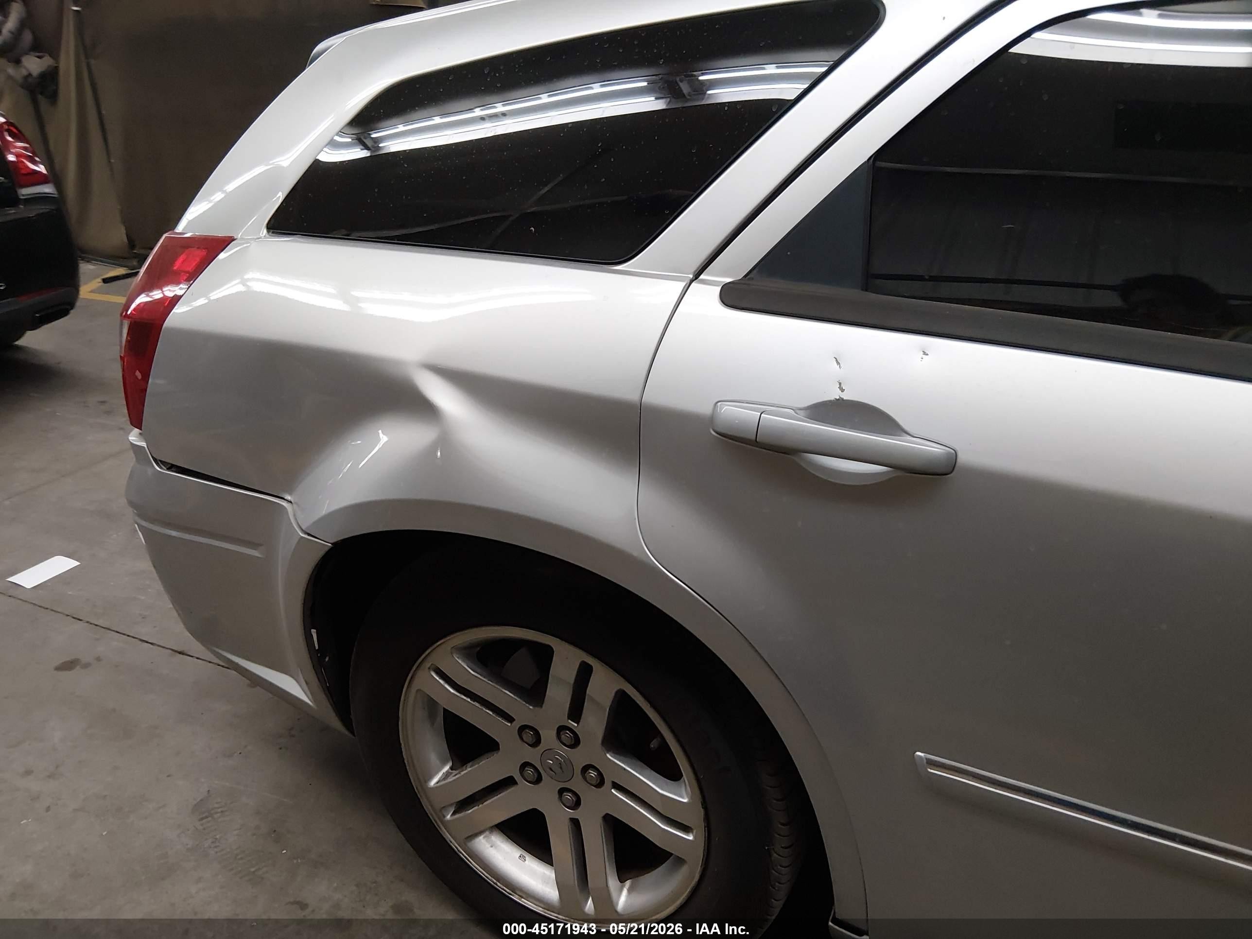 2005 Dodge Magnum Rt Silver vin: 2D8GV58225H654571