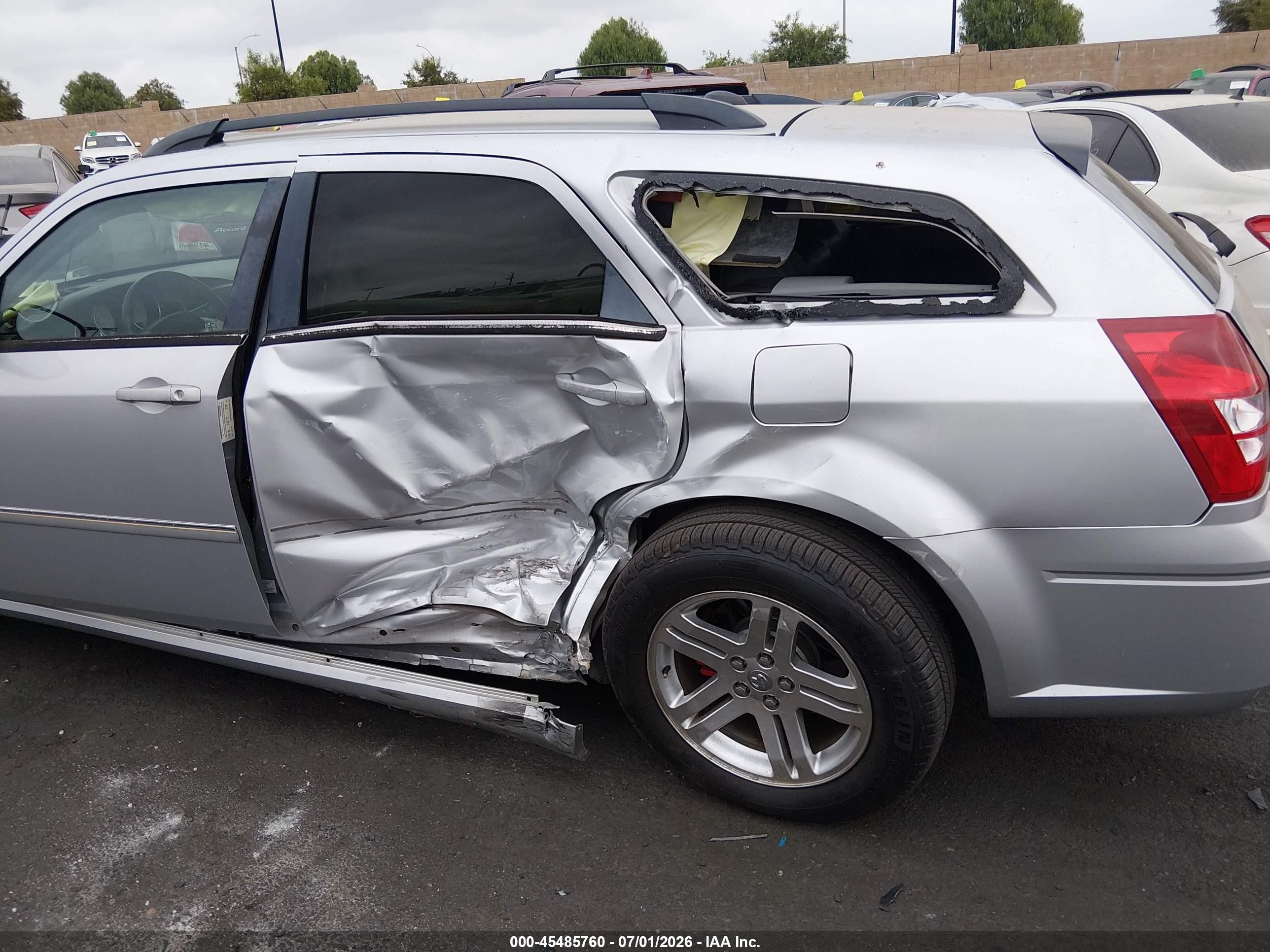 2005 Dodge Magnum Rt Silver vin: 2D8GV58225H680524