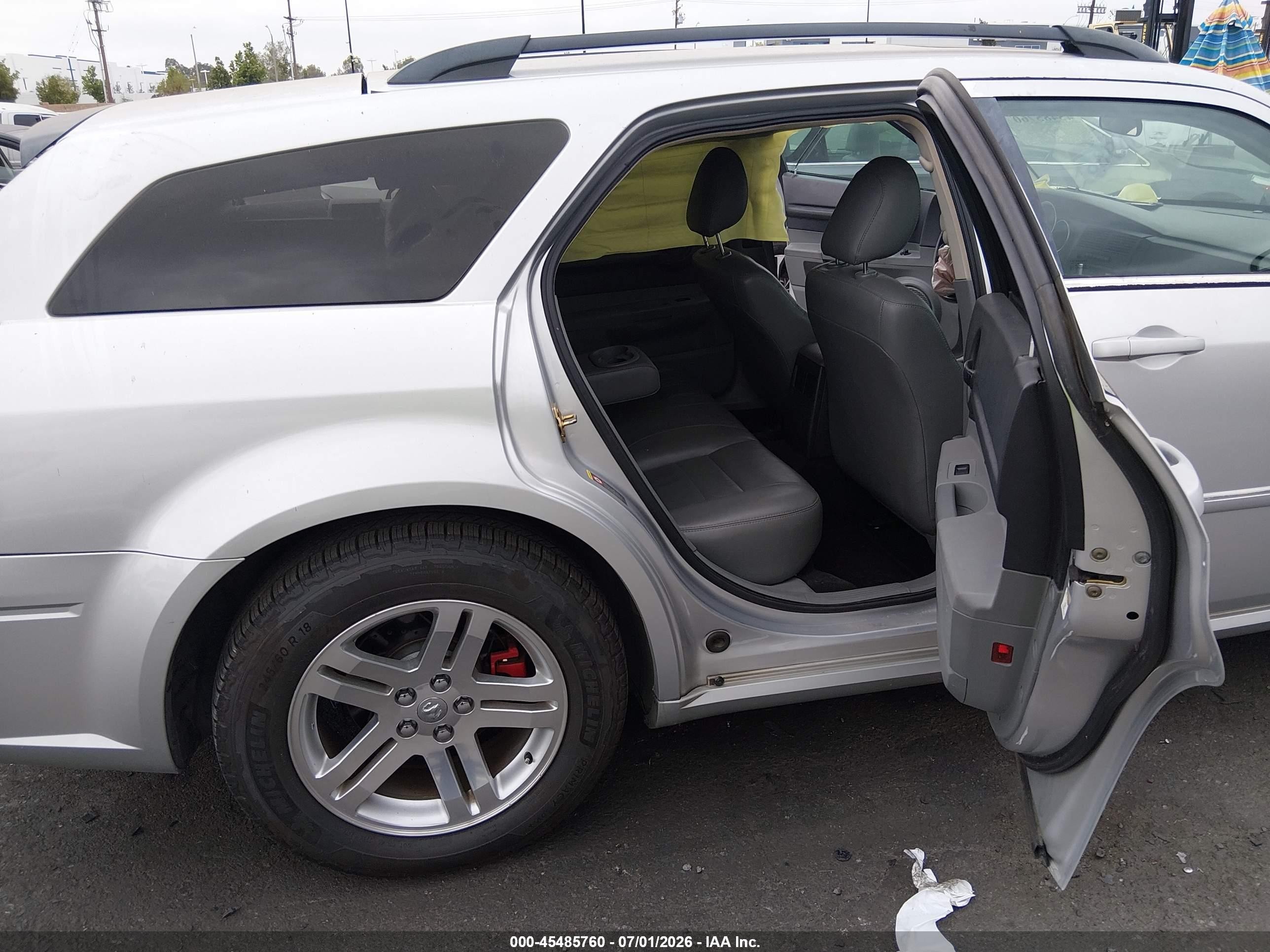 2005 Dodge Magnum Rt Silver vin: 2D8GV58225H680524