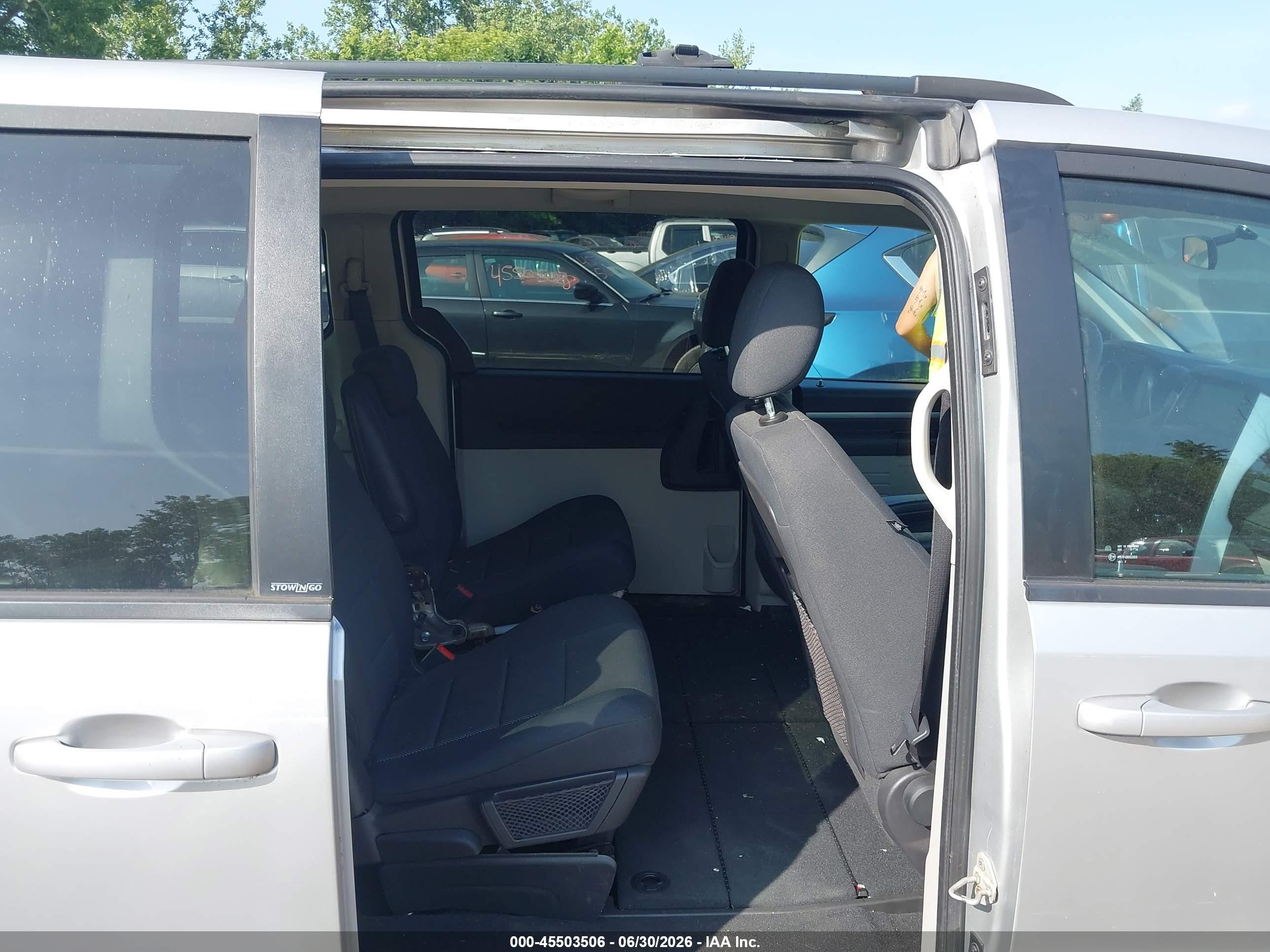 2009 Dodge Grand Caravan Se Silver vin: 2D8HN44E29R638515