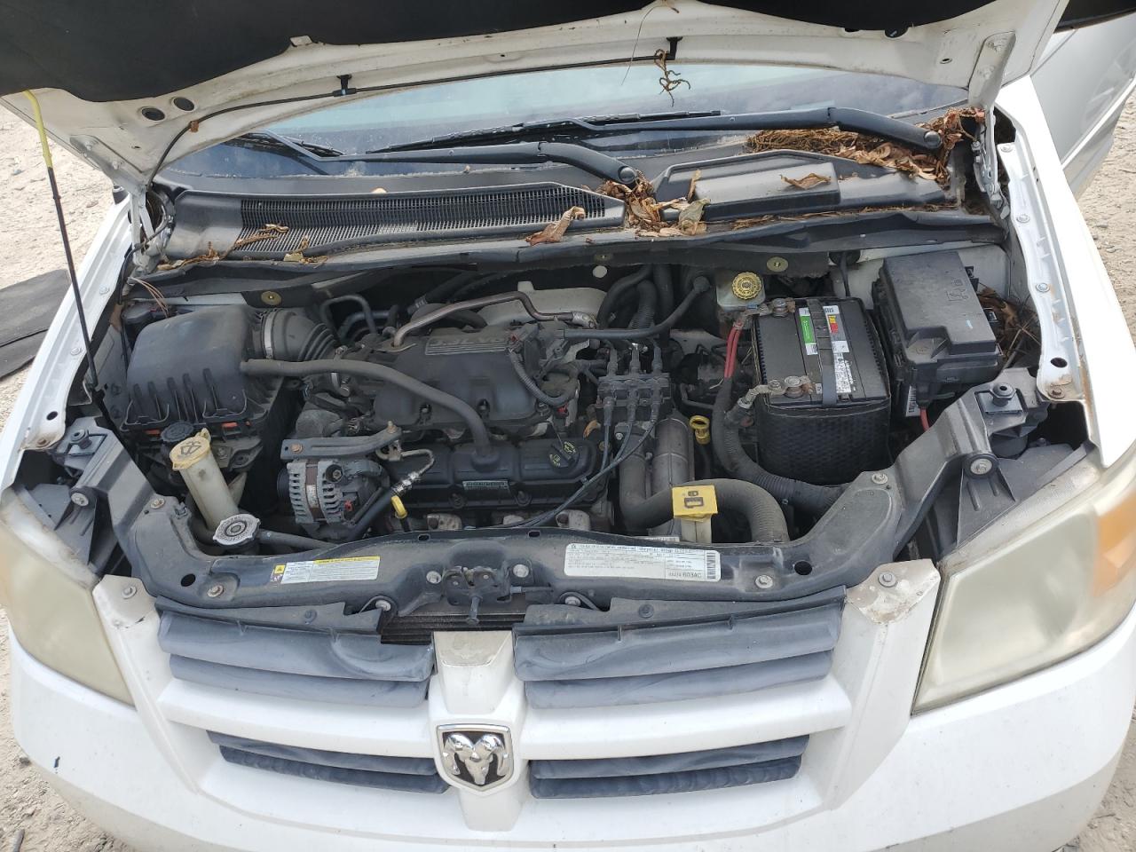 2009 Dodge Grand Caravan Se White vin: 2D8HN44E39R693264 Damage: Left Head Lamp, Faded, Repair Required