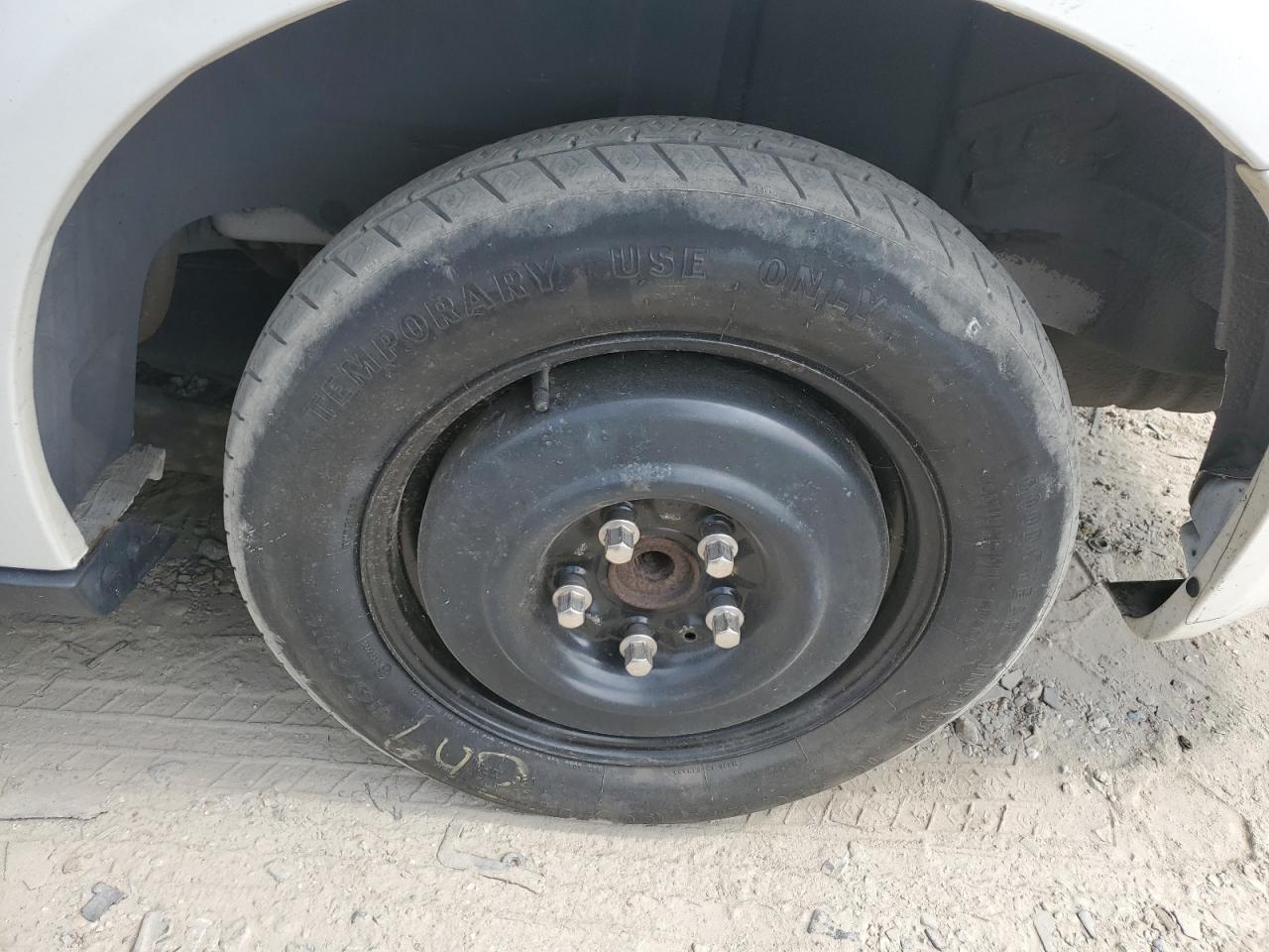 2009 Dodge Grand Caravan Se White vin: 2D8HN44E39R693264 Damage: Left Rear Wheel, Missing, Replacement Required