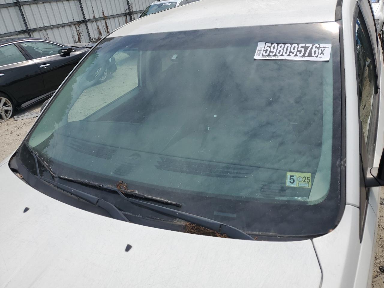 2009 Dodge Grand Caravan Se White vin: 2D8HN44E39R693264 Damage: Windshield, Multiple Scratches Heavy, 2
