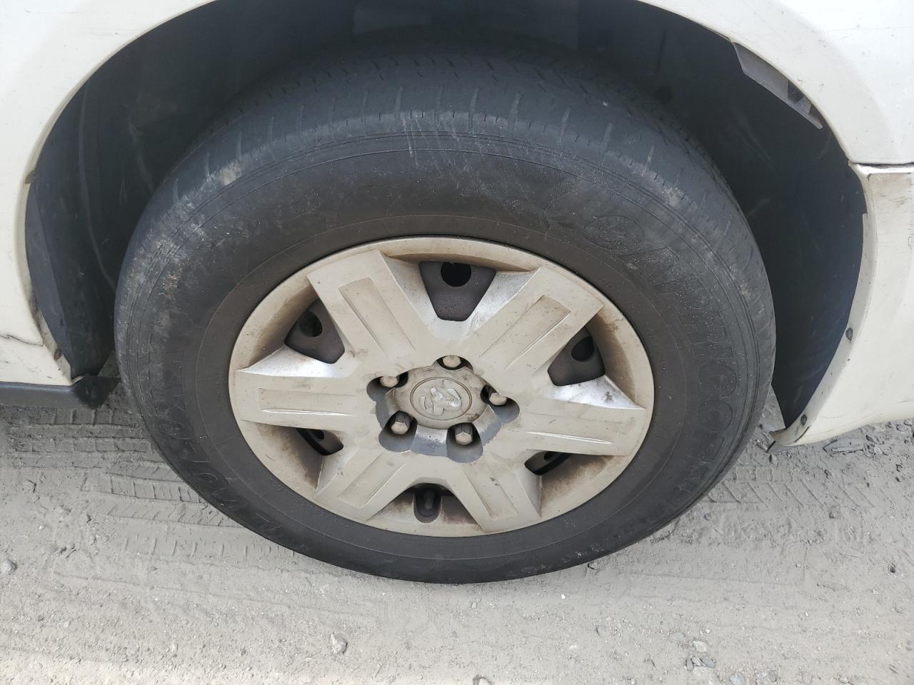 2009 Dodge Grand Caravan Se White vin: 2D8HN44E39R693264 Damage: Right Front Wheel Cover, Curb Rash, 3 To 4 Inches