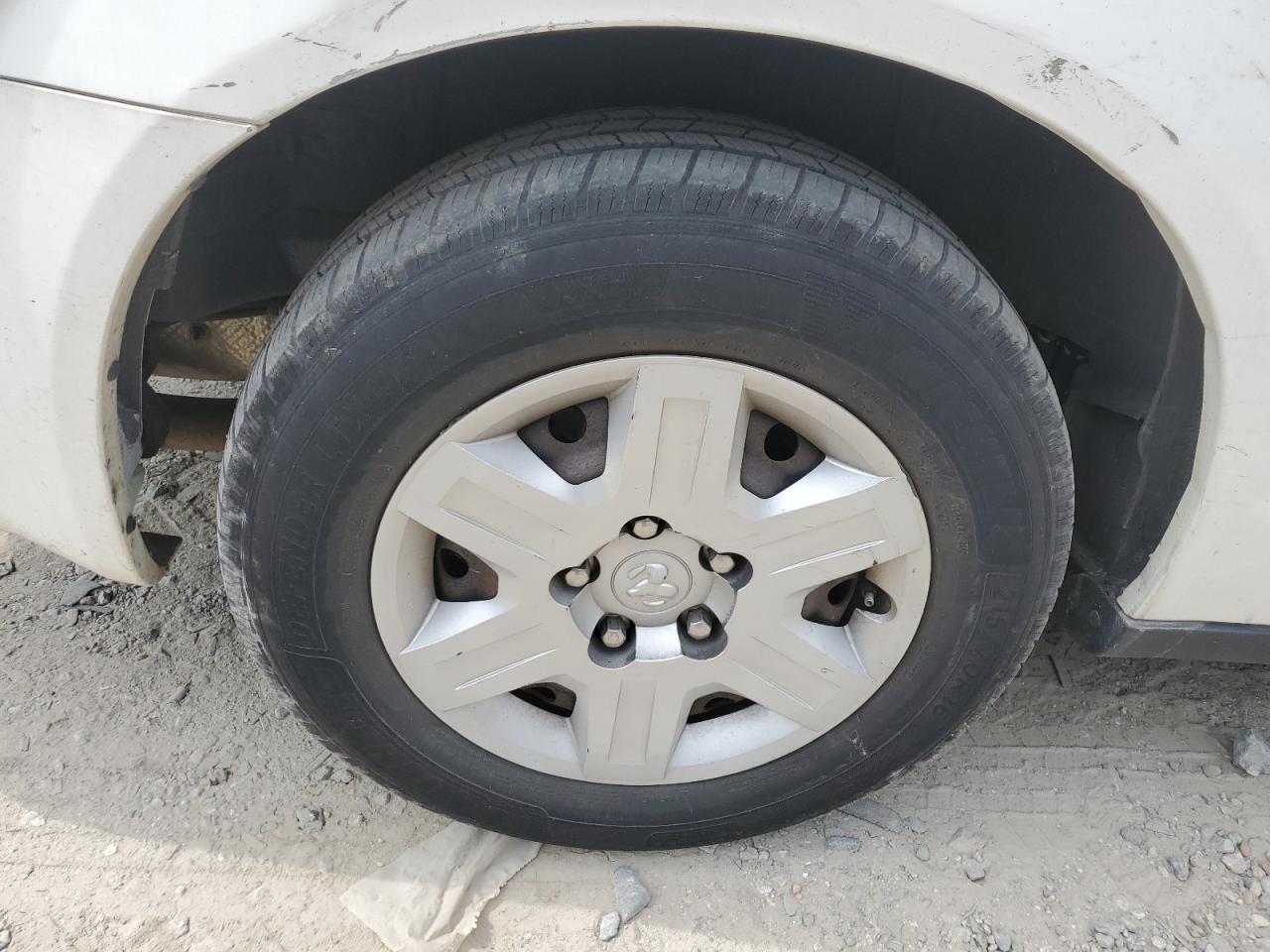 2009 Dodge Grand Caravan Se White vin: 2D8HN44E39R693264 Damage: Right Rear Wheel Cover, Curb Rash, 3 To 4 Inches