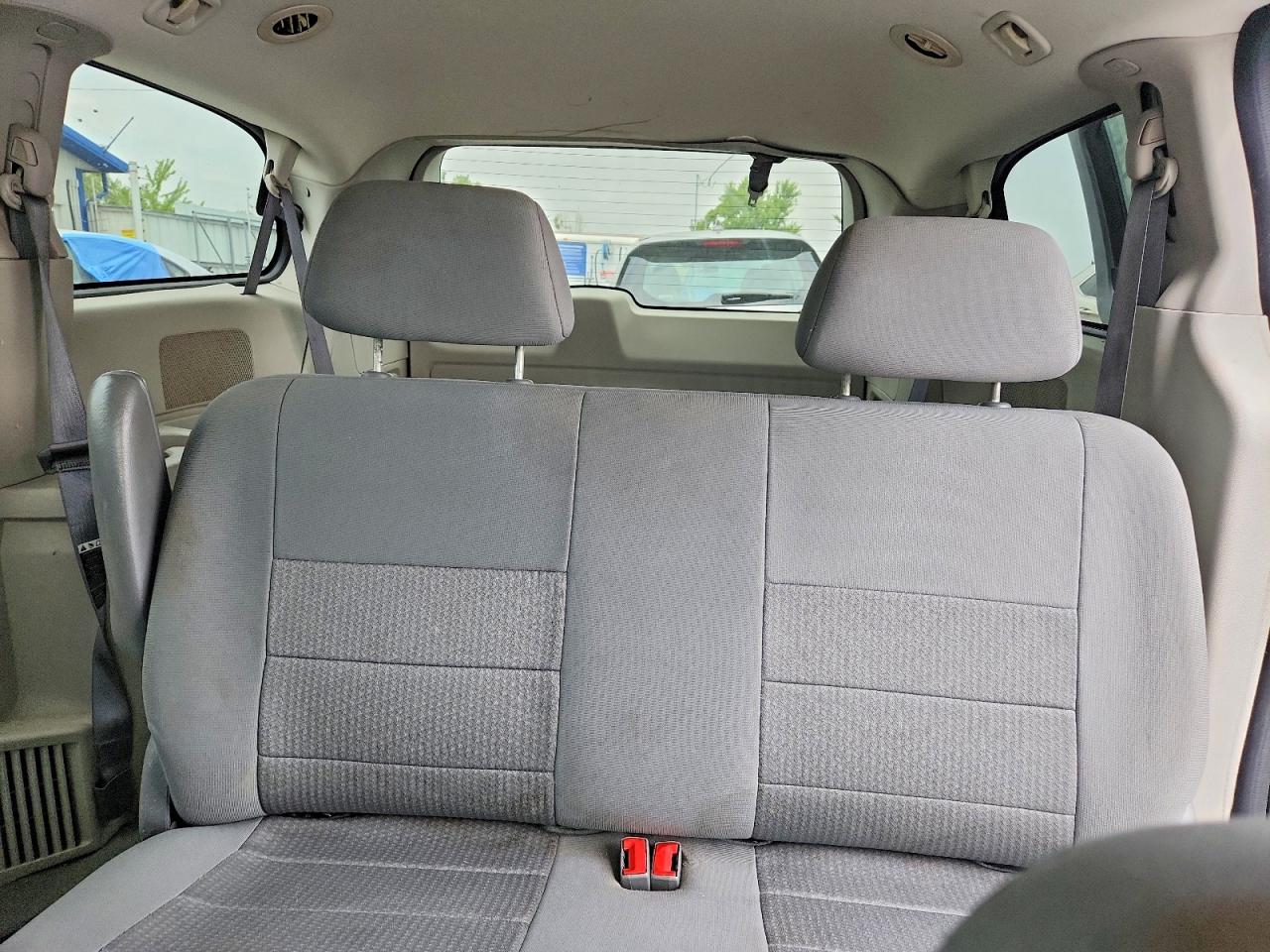2008 Dodge Grand Caravan Se Серебряный vin: 2D8HN44H08R120153