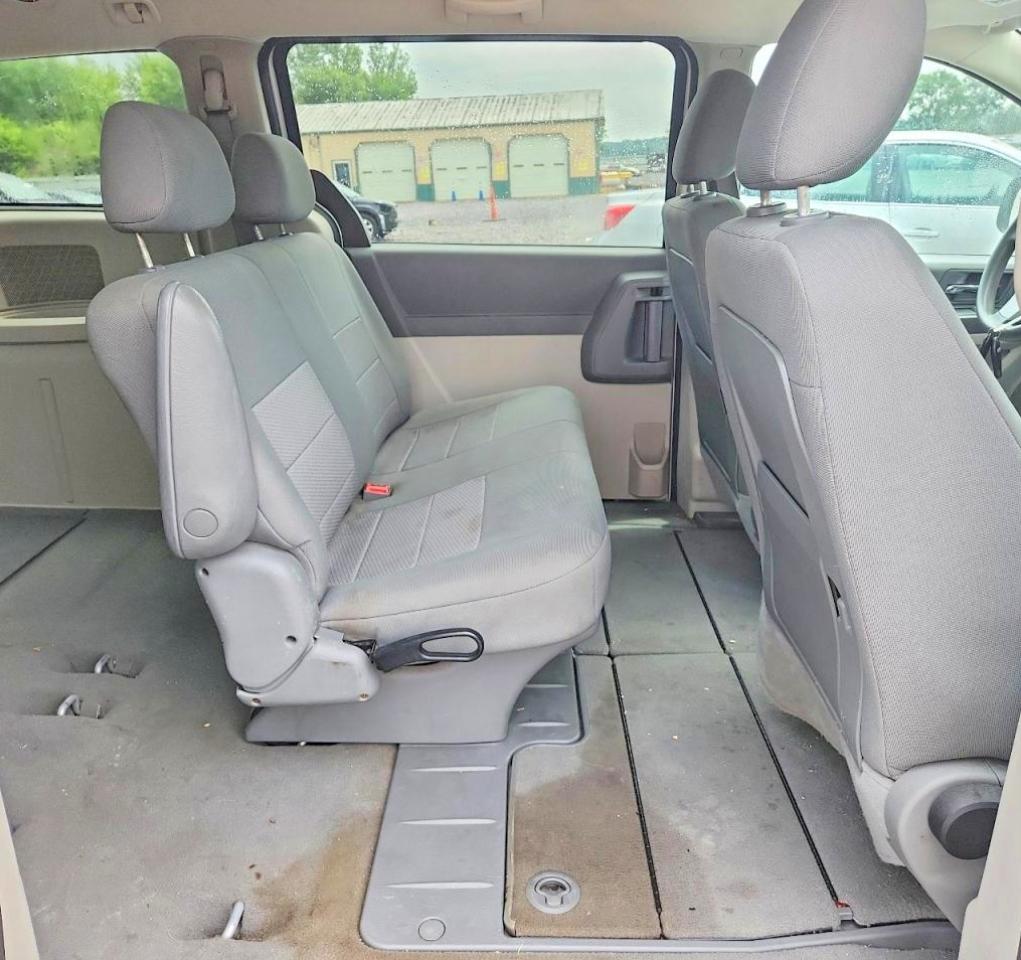 2008 Dodge Grand Caravan Se Серебряный vin: 2D8HN44H08R120153