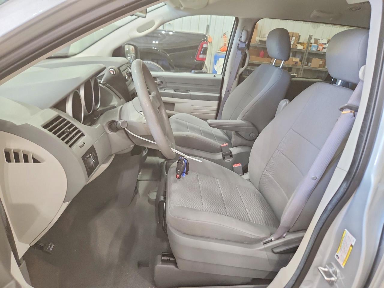 2008 Dodge Grand Caravan Se Silver vin: 2D8HN44H08R720672