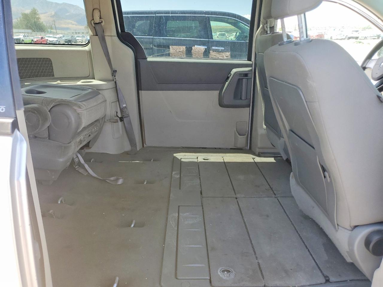 2008 Dodge Grand Caravan Silver vin: 2D8HN44H28R772742