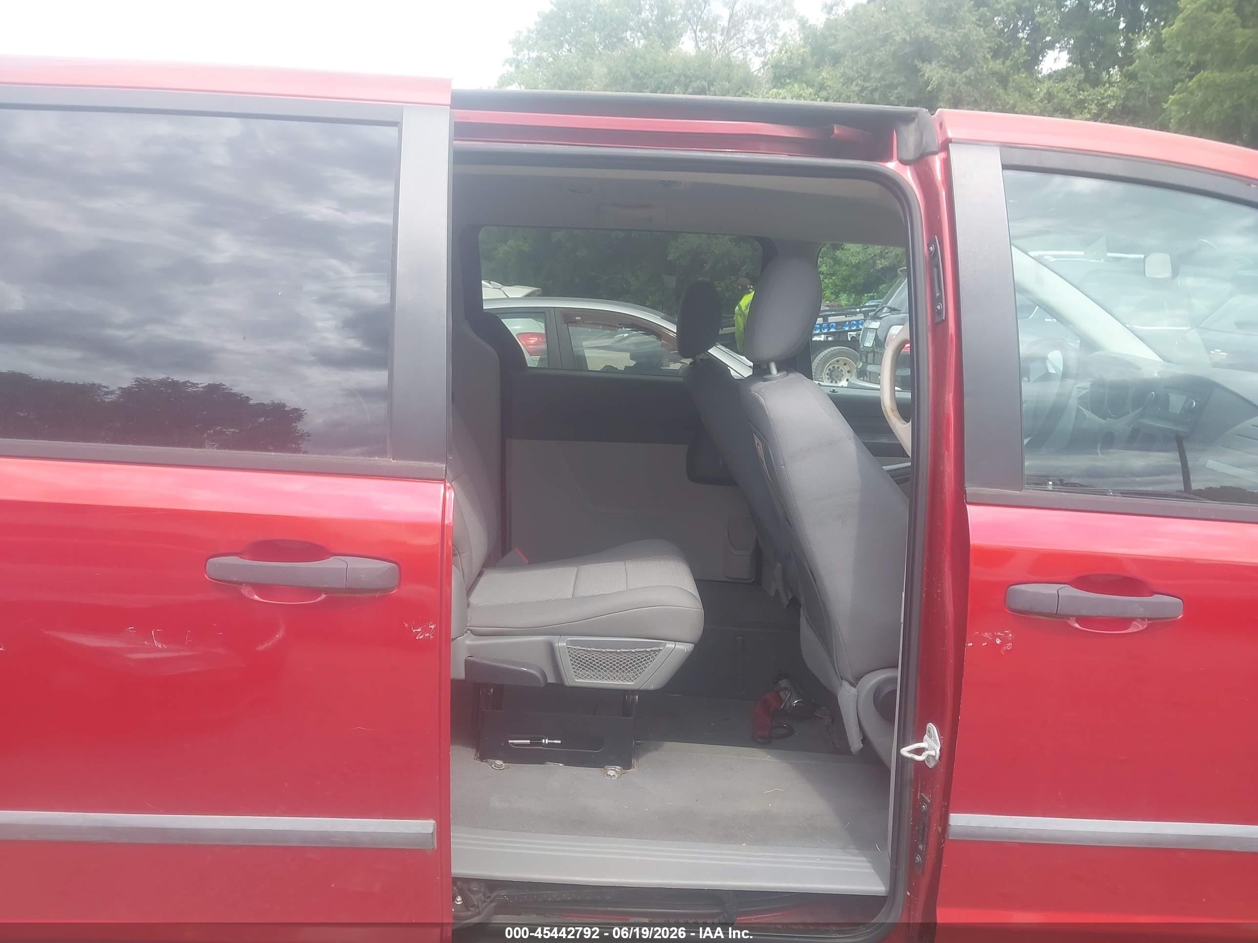 2008 Dodge Grand Caravan Se Red vin: 2D8HN44H68R809453