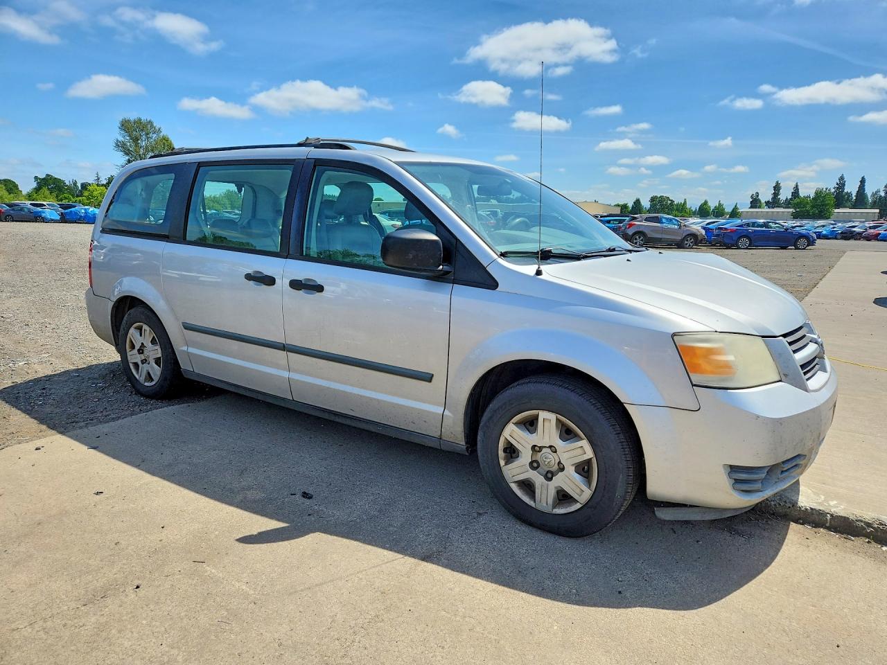 2008 Dodge Grand Caravn Silver vin: 2D8HN44HX8R702440