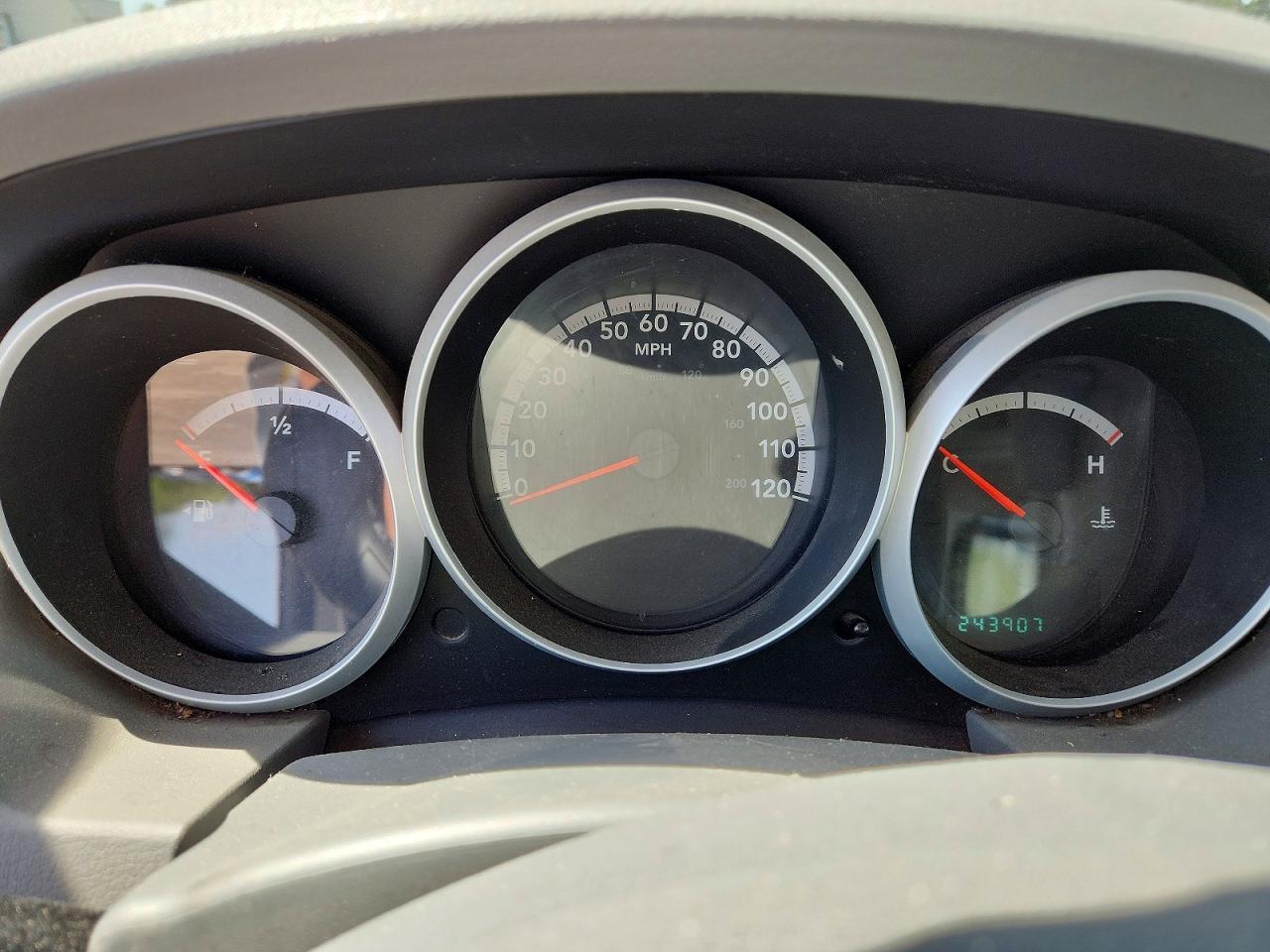 2008 Dodge Grand Caravn Silver vin: 2D8HN44HX8R702440
