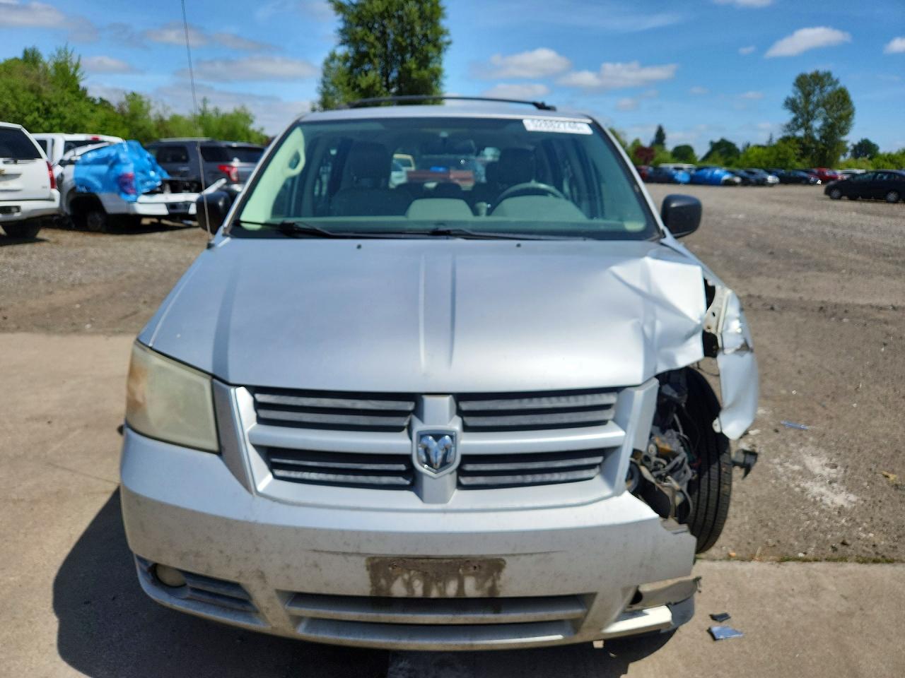 2008 Dodge Grand Caravn Silver vin: 2D8HN44HX8R702440