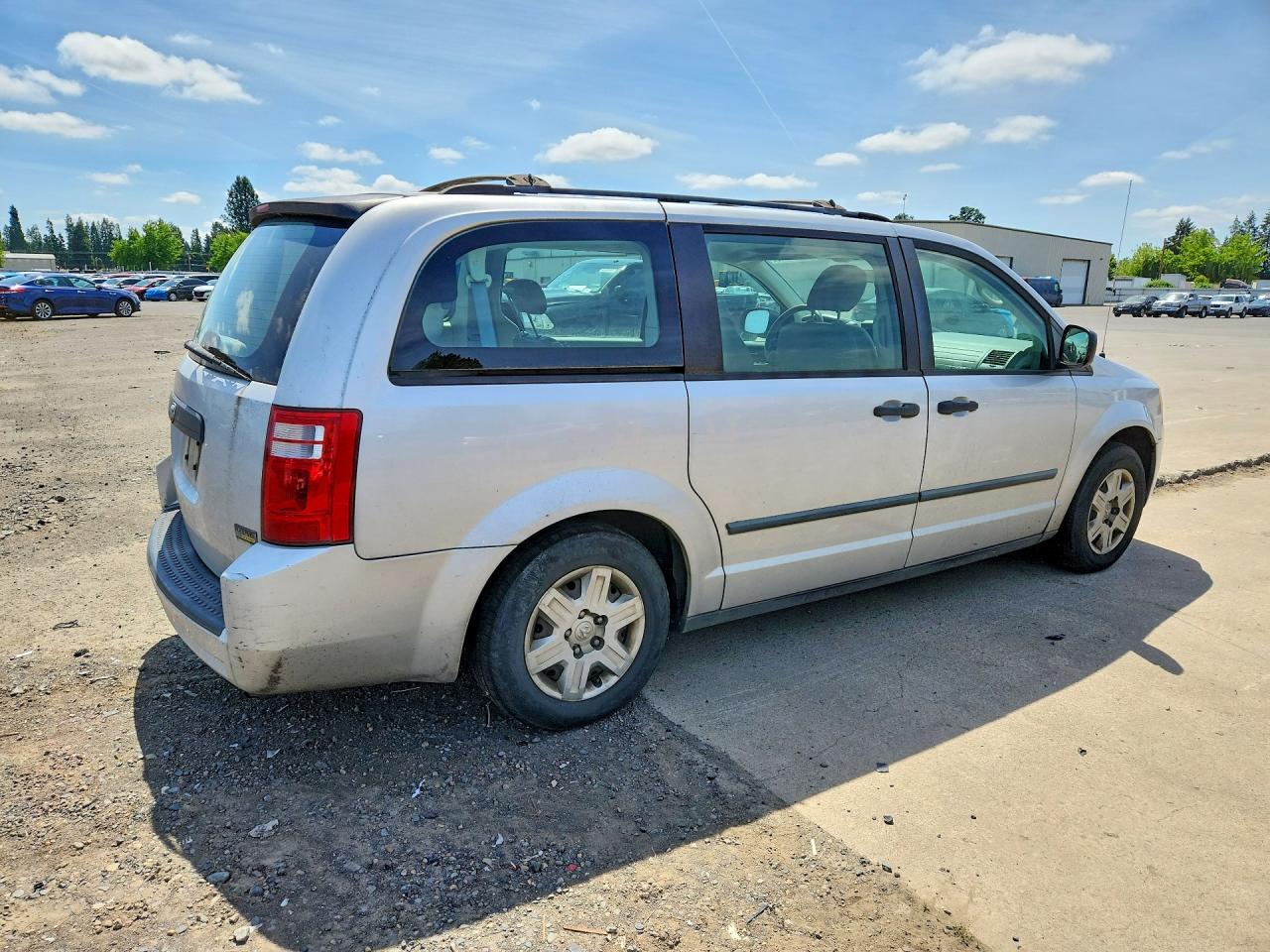 2008 Dodge Grand Caravn Silver vin: 2D8HN44HX8R702440
