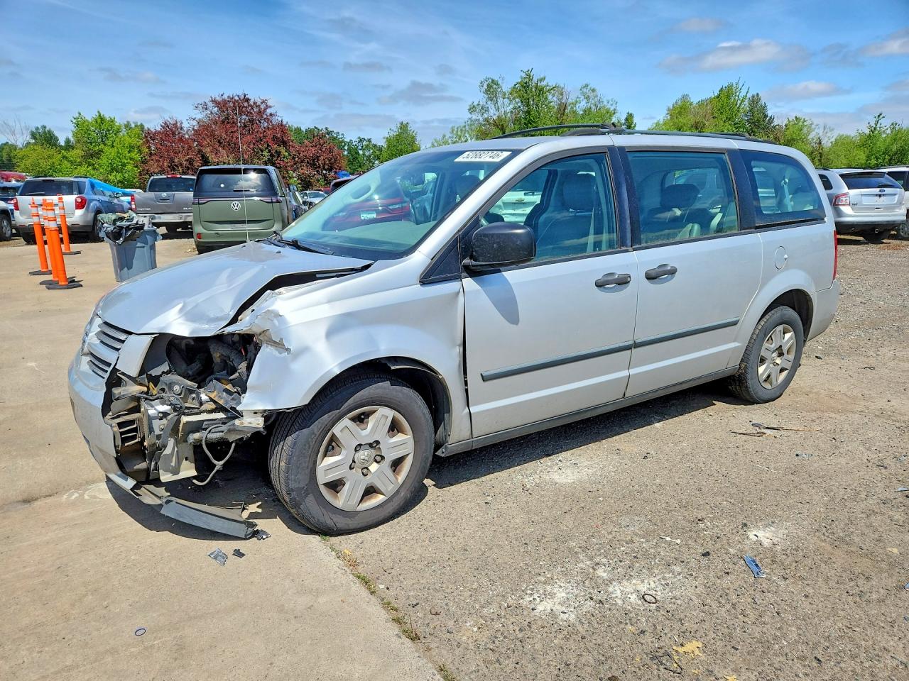 2008 Dodge Grand Caravn Silver vin: 2D8HN44HX8R702440