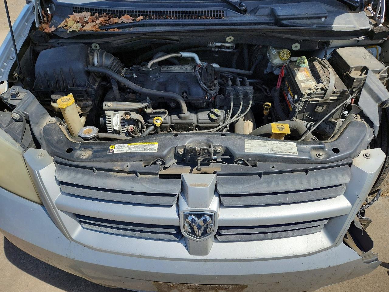 2008 Dodge Grand Caravn Silver vin: 2D8HN44HX8R702440