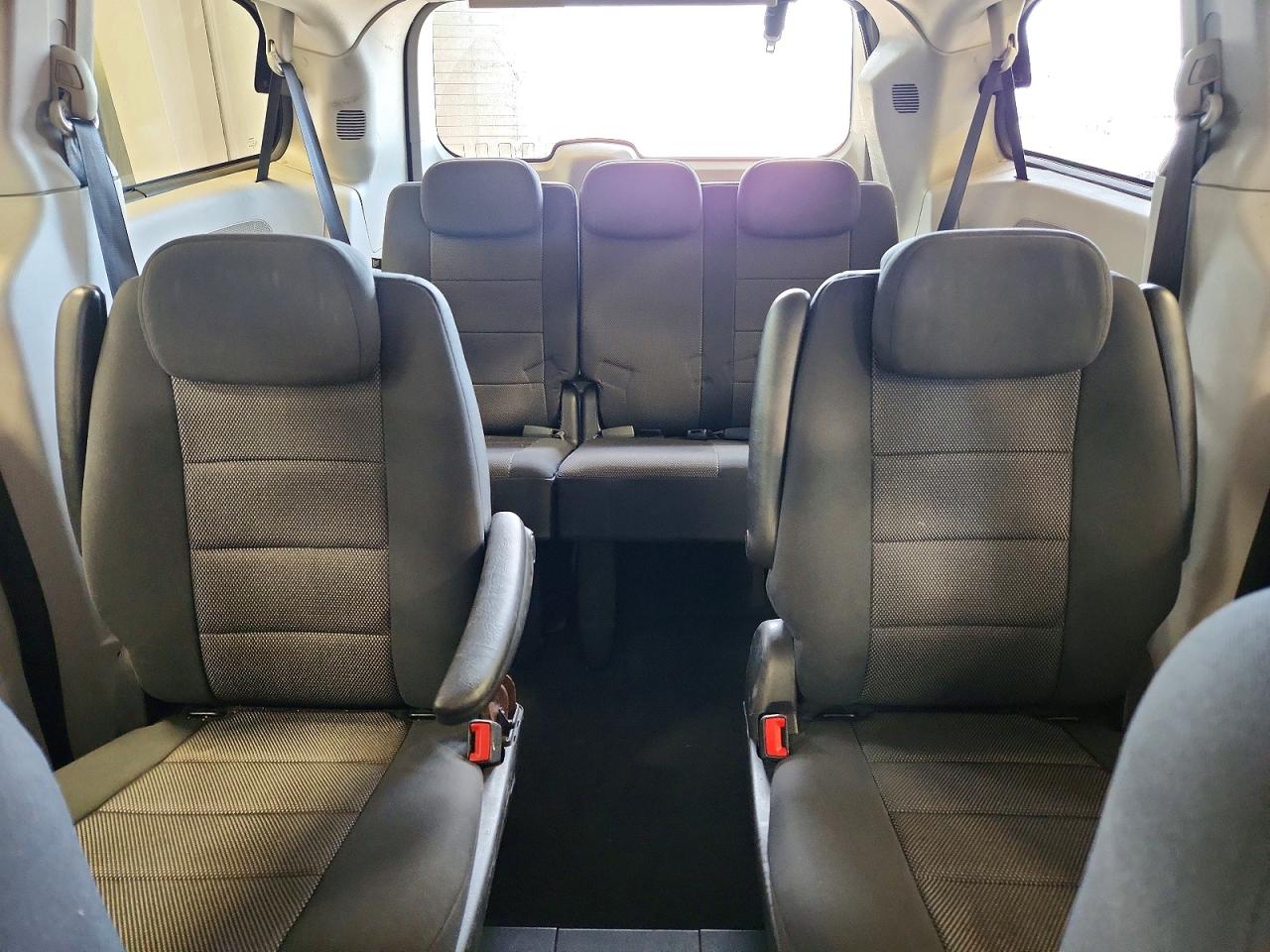 2009 Dodge Grand Caravan Sxt Red vin: 2D8HN54139R581423