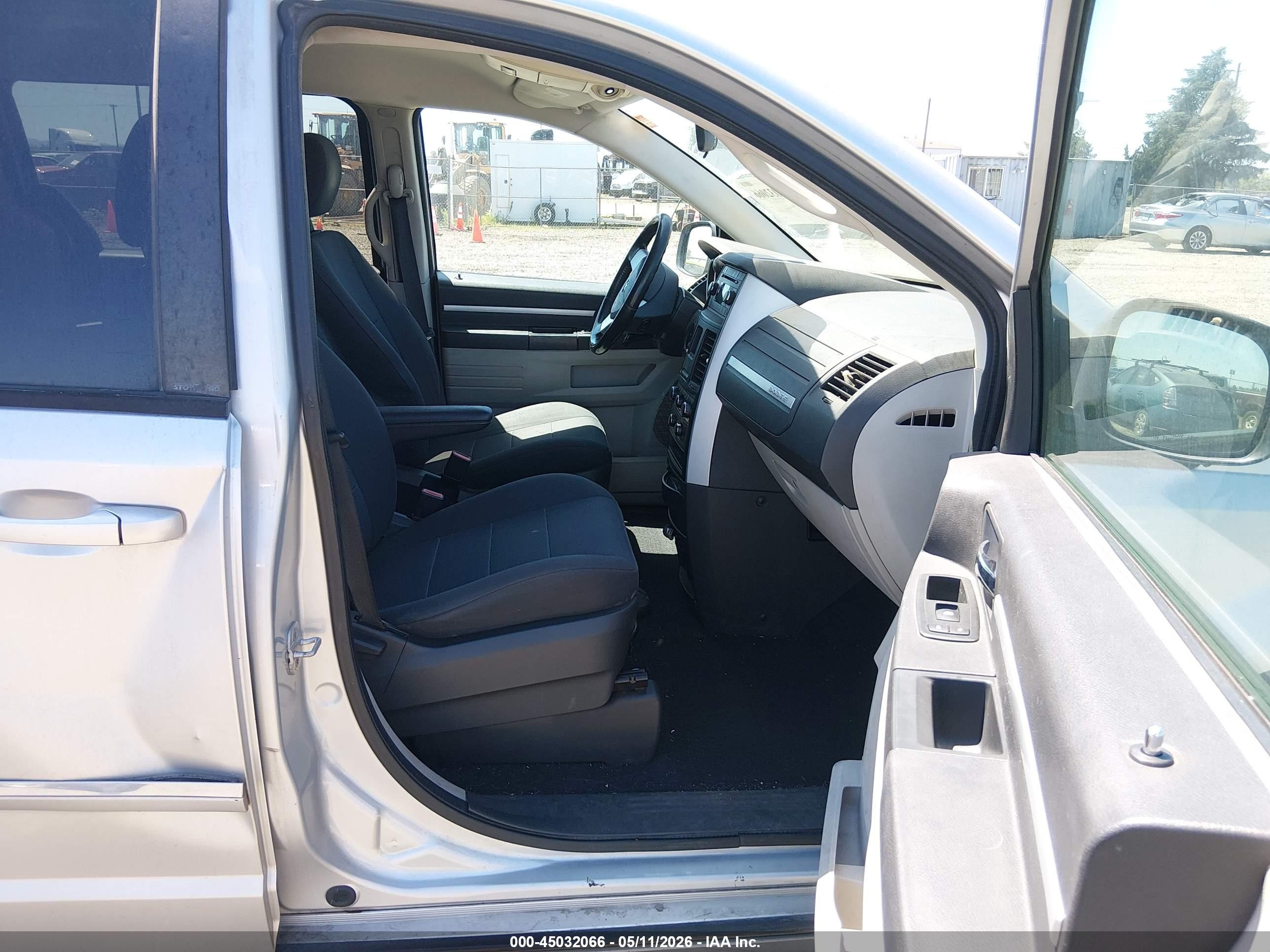 2008 Dodge Grand Caravan Sxt Silver vin: 2D8HN54P28R742119