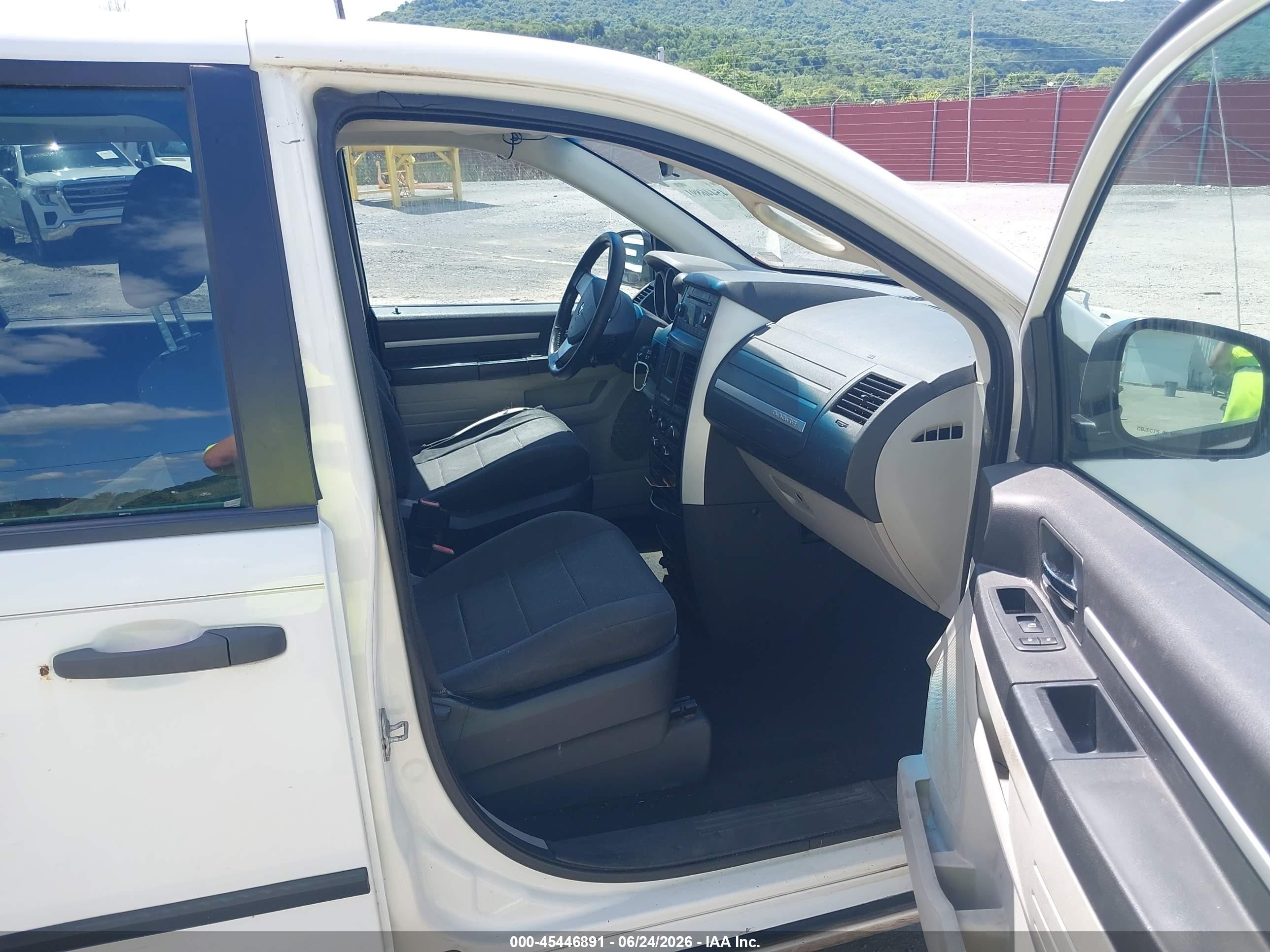 2008 Dodge Grand Caravan Sxt Белый vin: 2D8HN54P38R844660