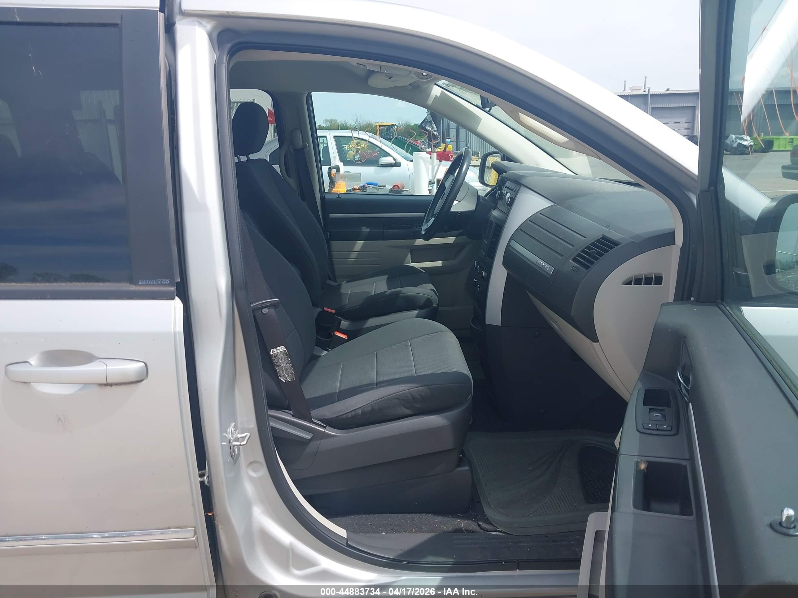 2008 Dodge Grand Caravan Sxt Silver vin: 2D8HN54P88R131933