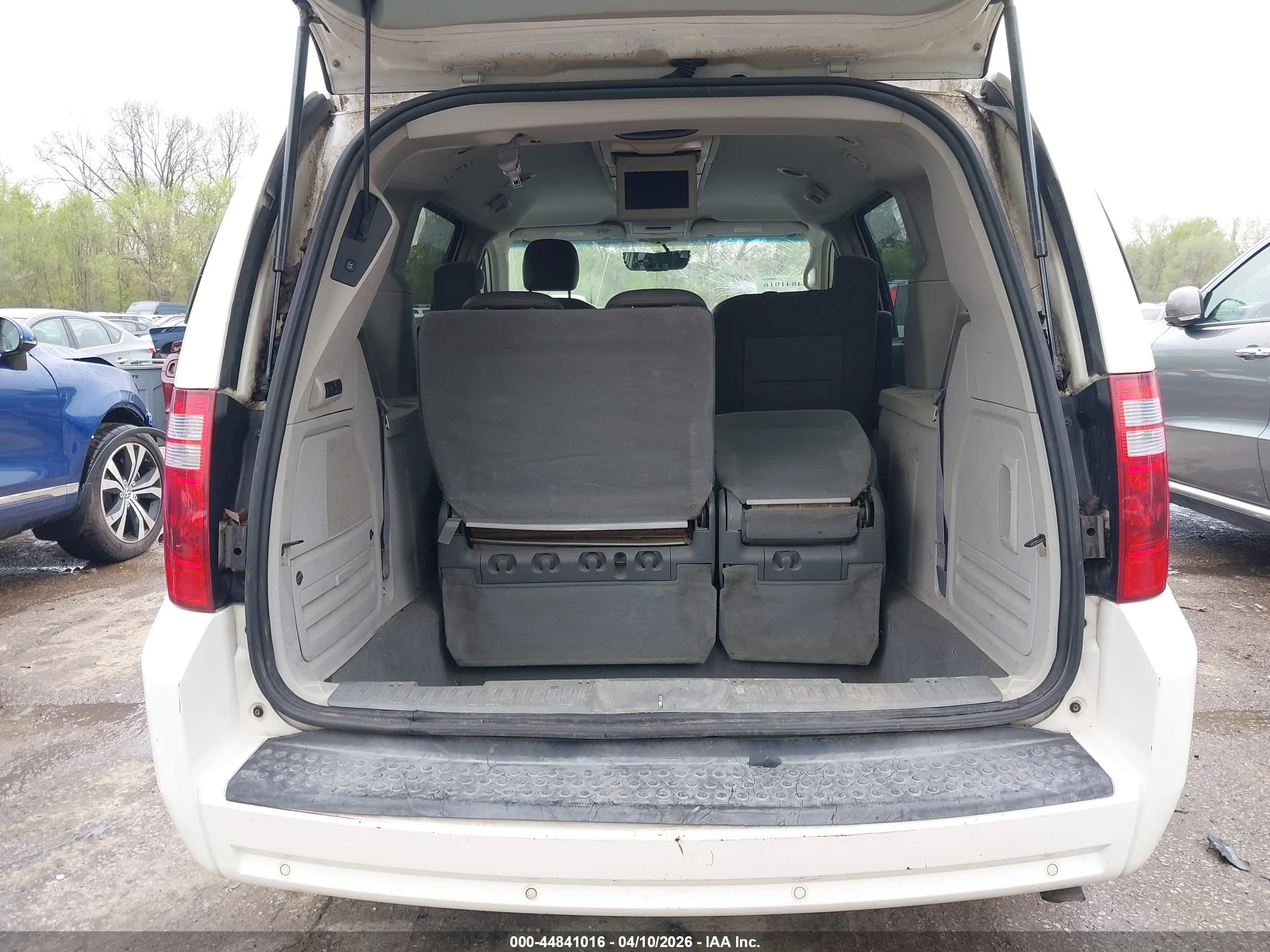 2008 Dodge Grand Caravan Sxt White vin: 2D8HN54X08R147382