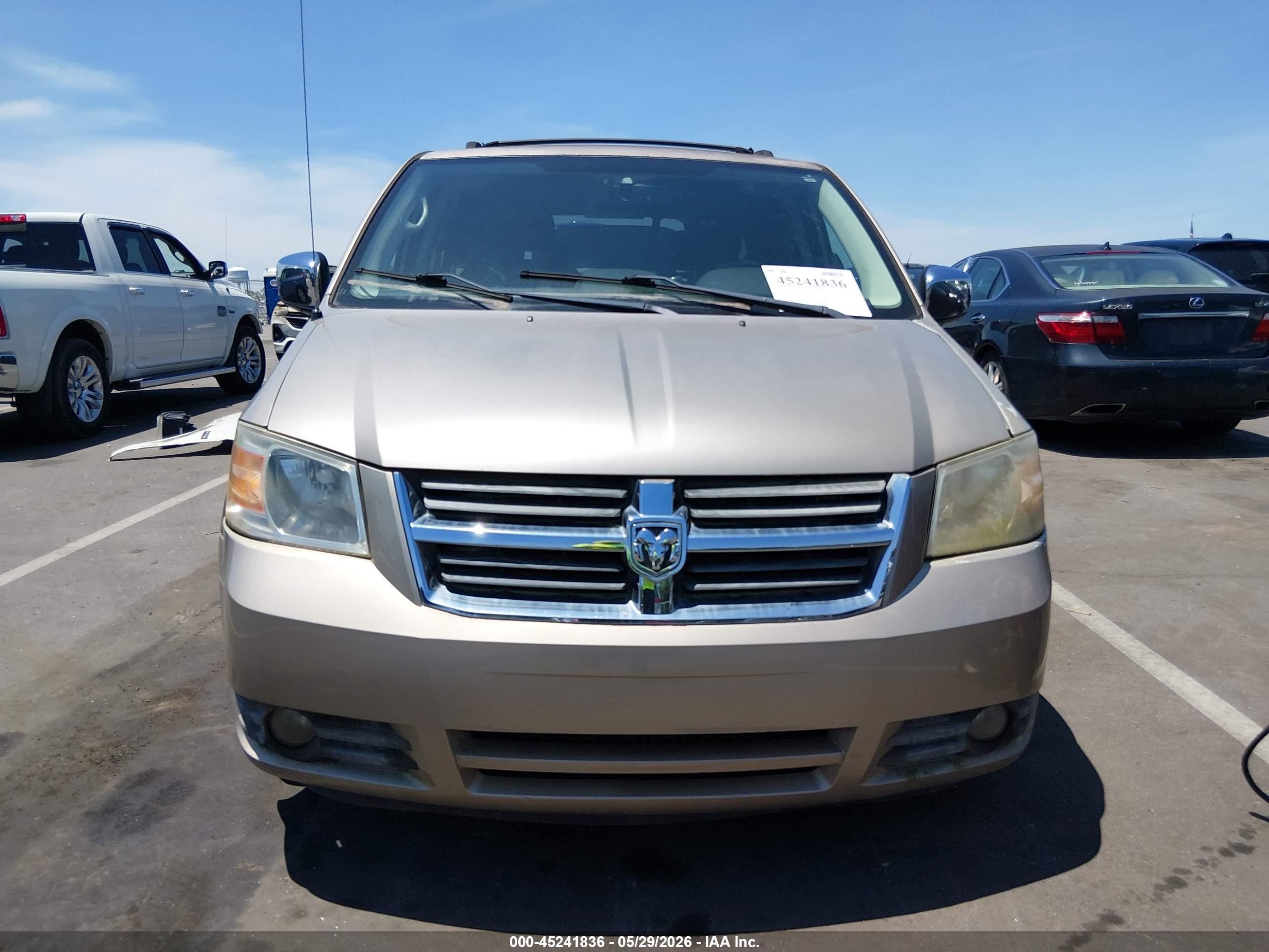2008 Dodge Grand Caravan Sxt Золотой vin: 2D8HN54X08R685435
