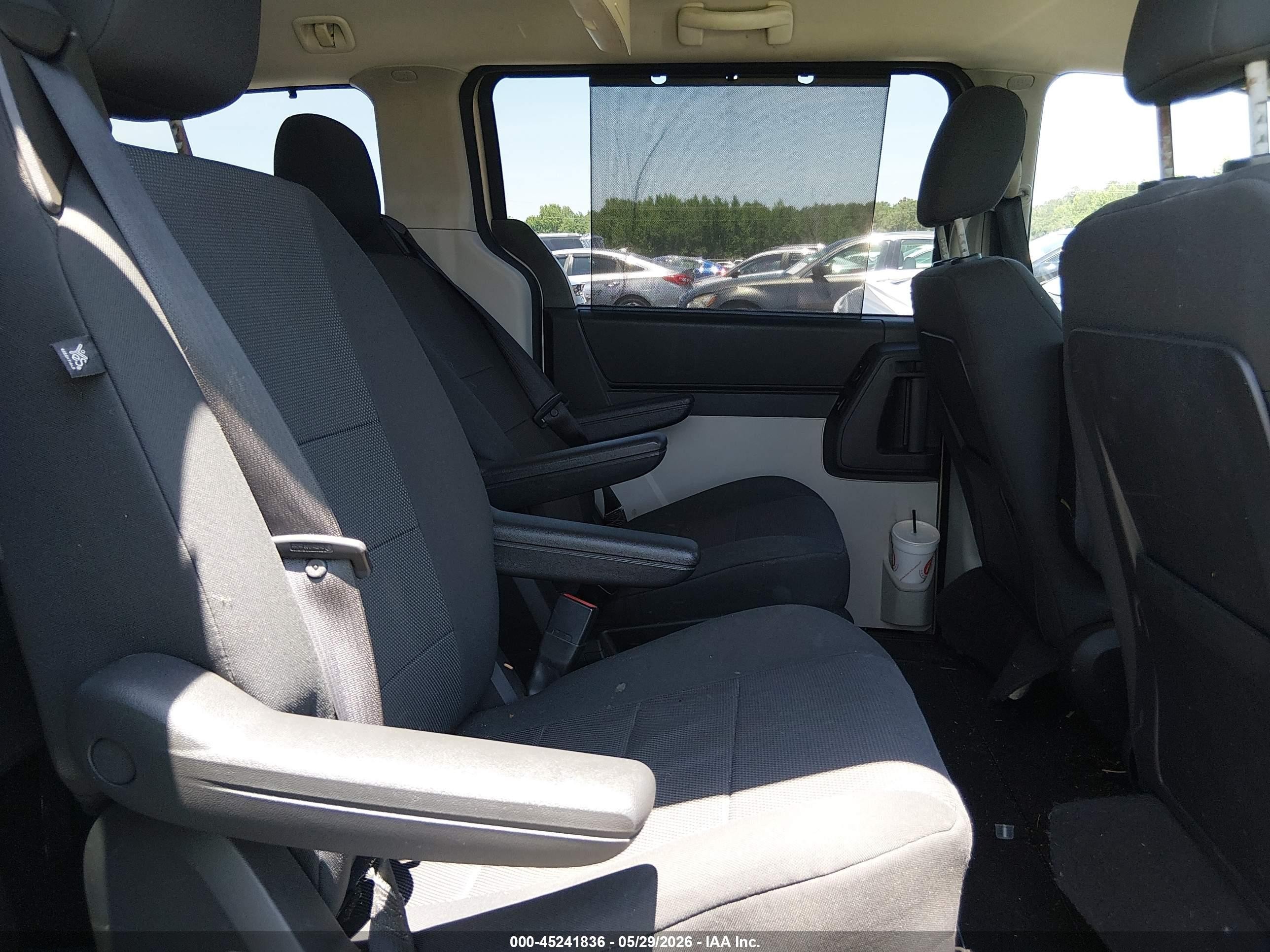 2008 Dodge Grand Caravan Sxt Золотой vin: 2D8HN54X08R685435