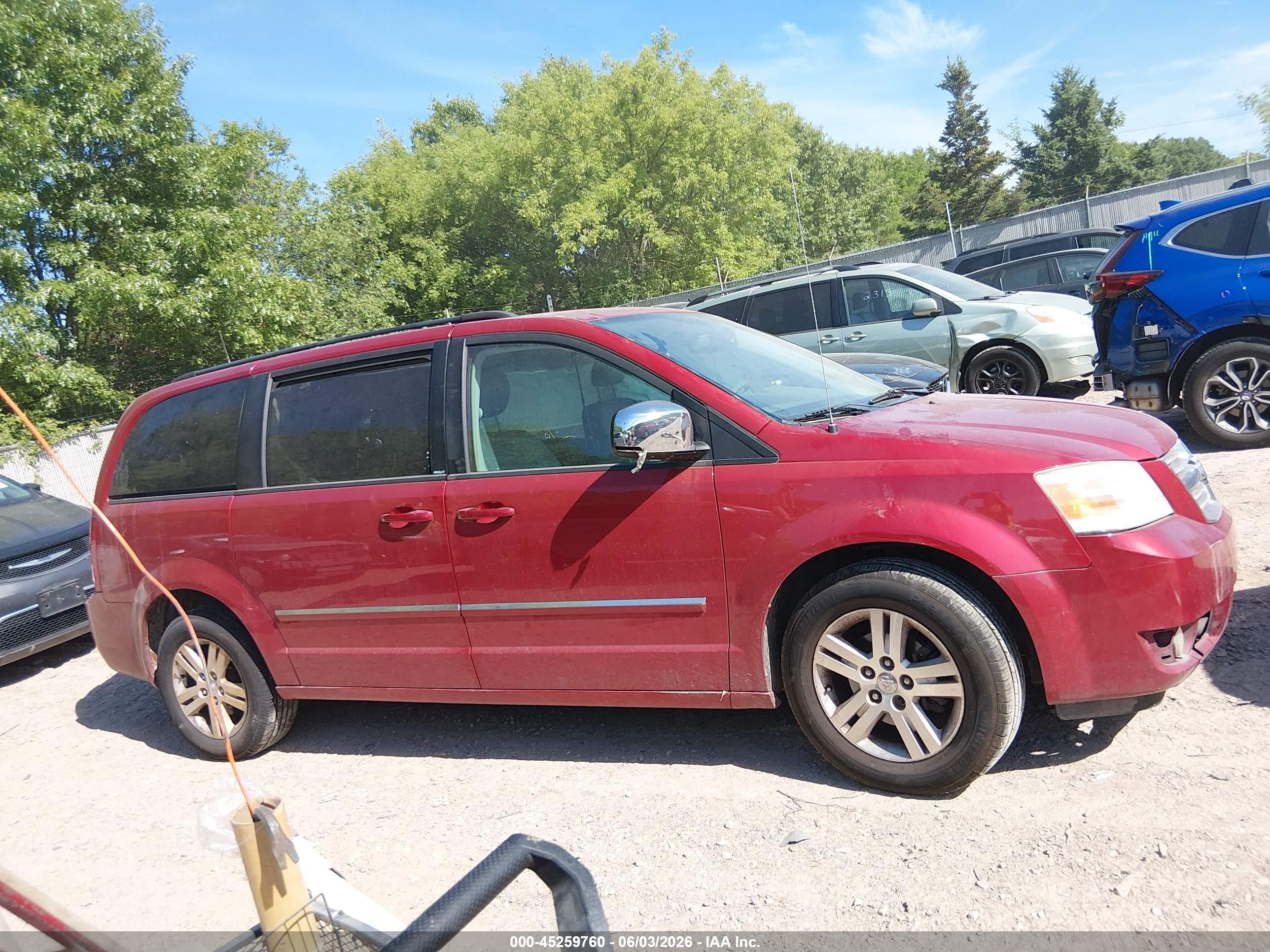 2008 Dodge Grand Caravan Sxt Red vin: 2D8HN54X58R795137