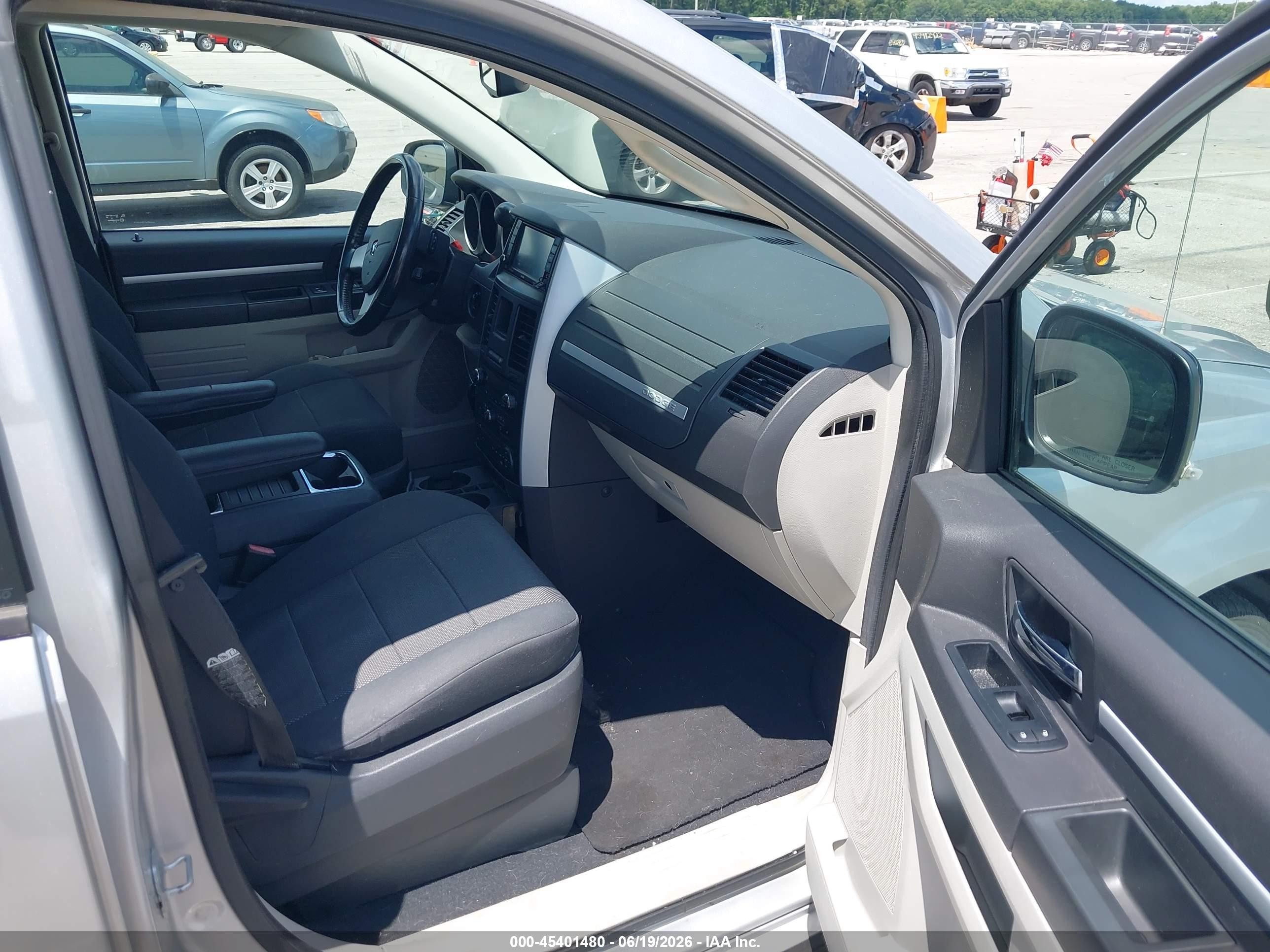 2008 Dodge Grand Caravan Sxt Silver vin: 2D8HN54X78R130174