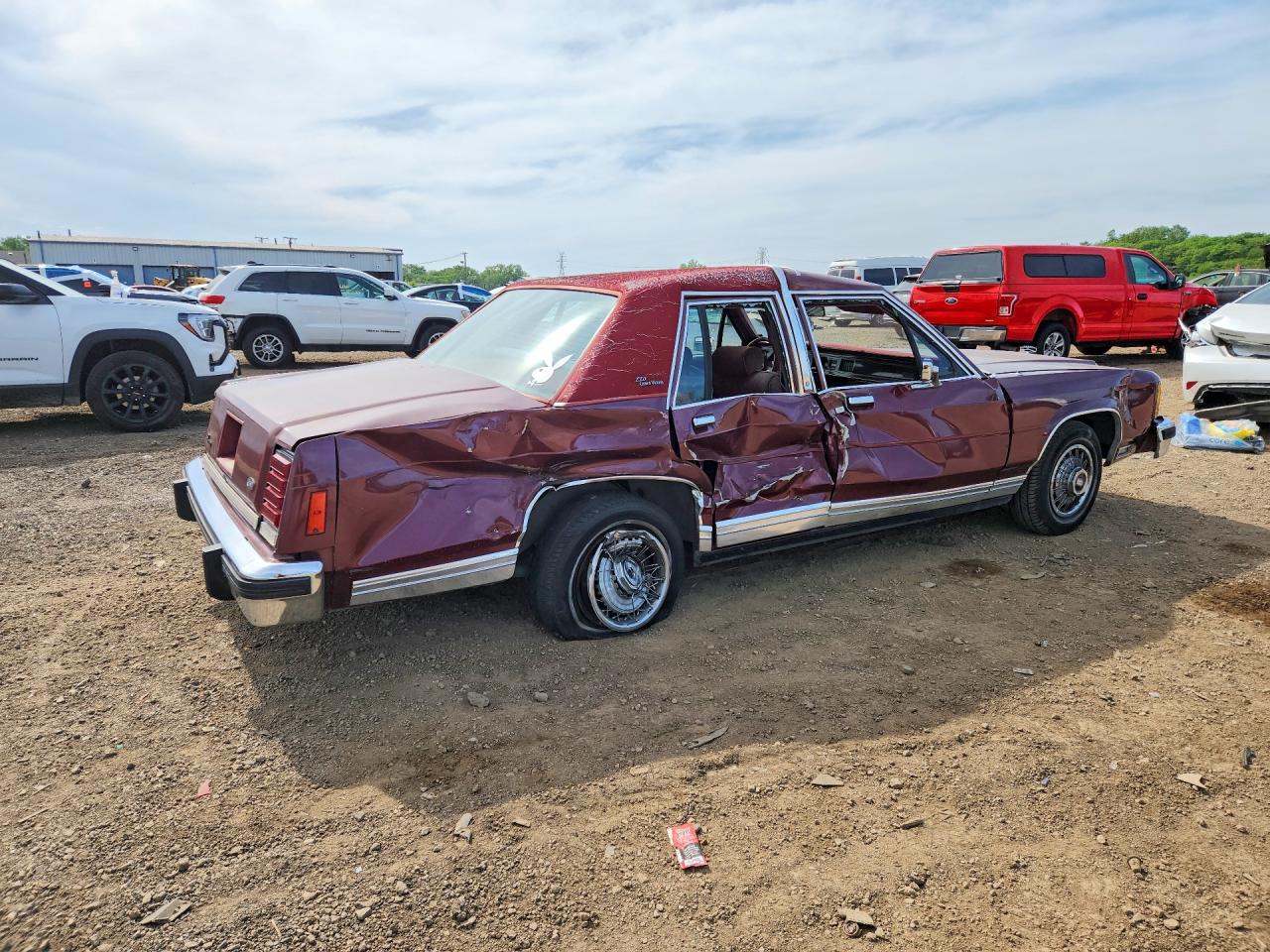 1985 Ford Ltd Crown Victoria Бордовый vin: 2FABP43F6FX145930