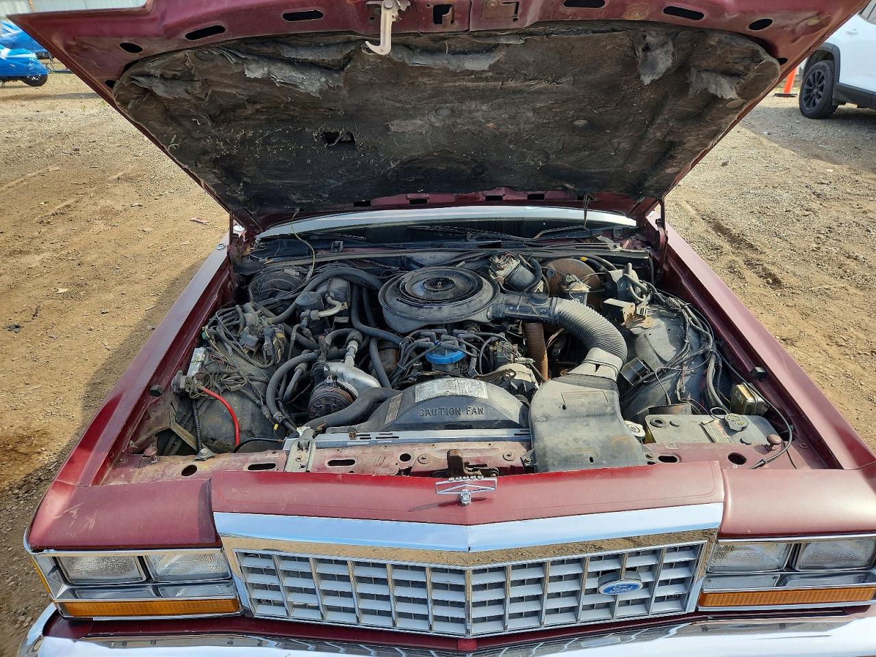 1985 Ford Ltd Crown Victoria Бордовый vin: 2FABP43F6FX145930