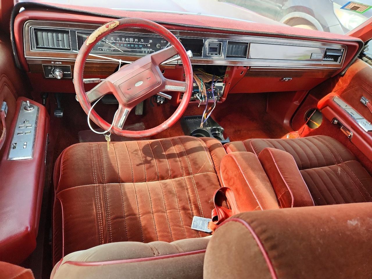 1985 Ford Ltd Crown Victoria Бордовый vin: 2FABP43F6FX145930