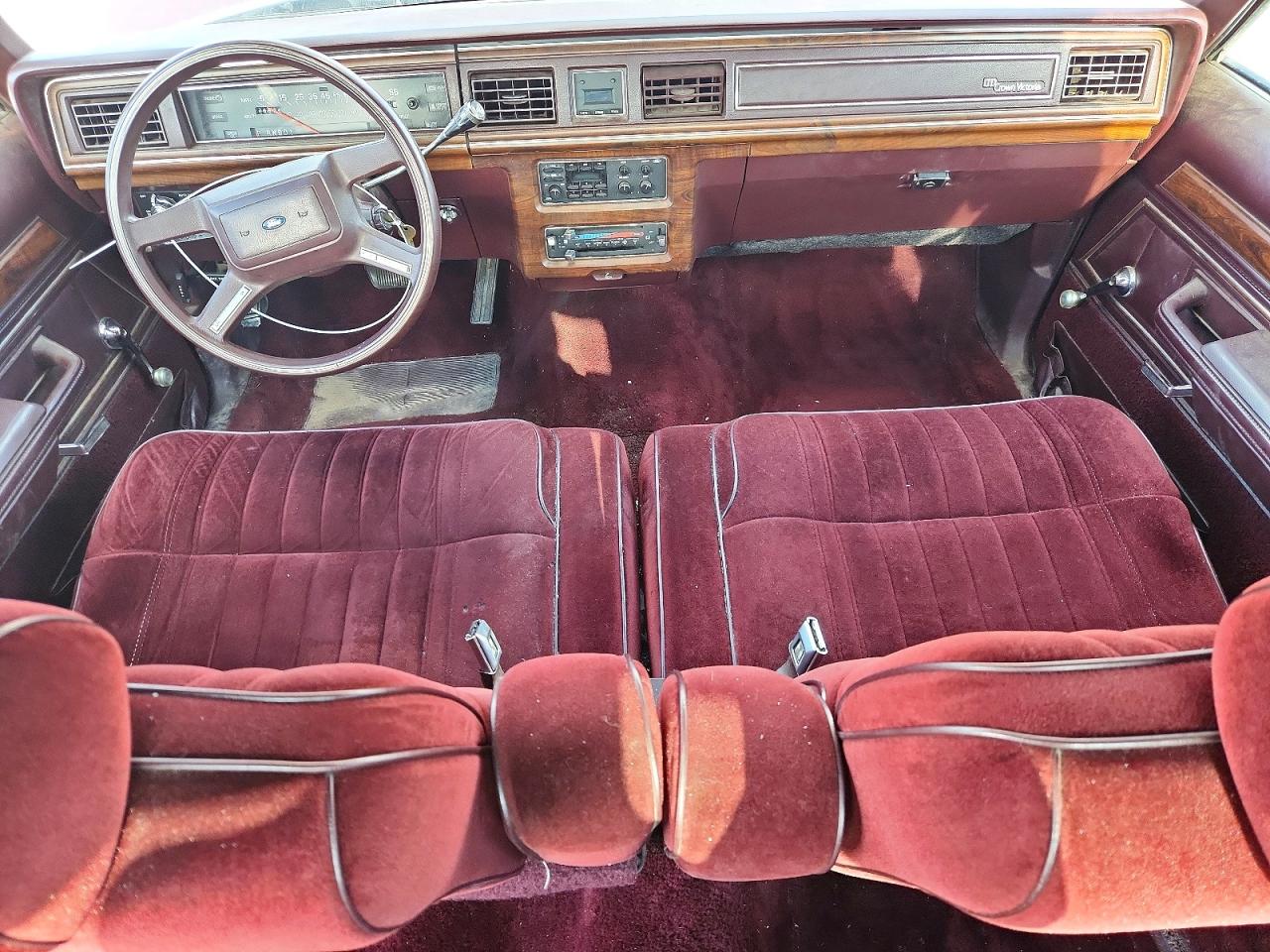 1988 Ford Crown Victoria Бордовый vin: 2FABP73F3JX141117