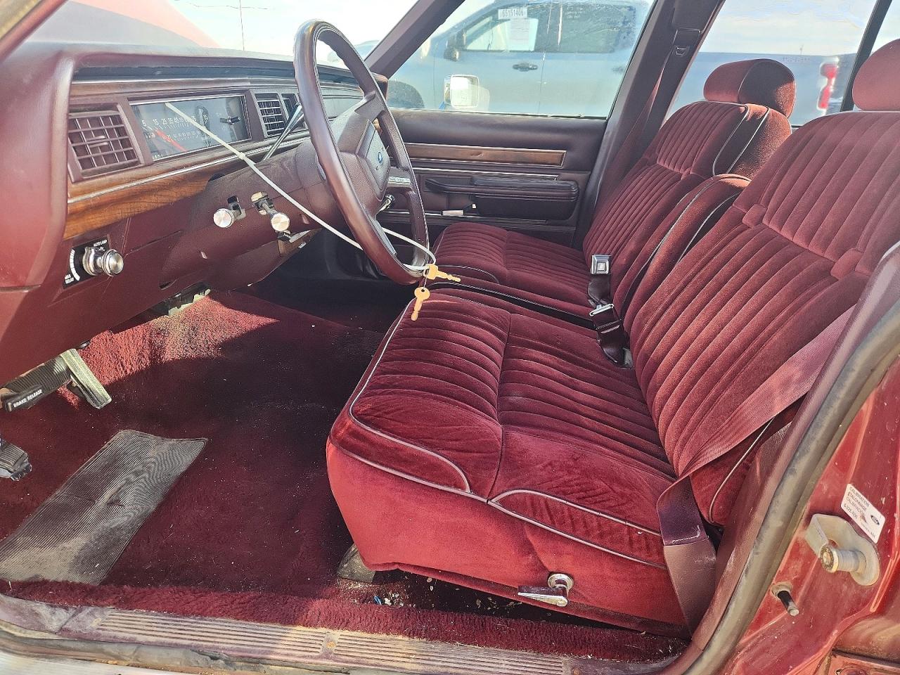 1988 Ford Crown Victoria Бордовый vin: 2FABP73F3JX141117