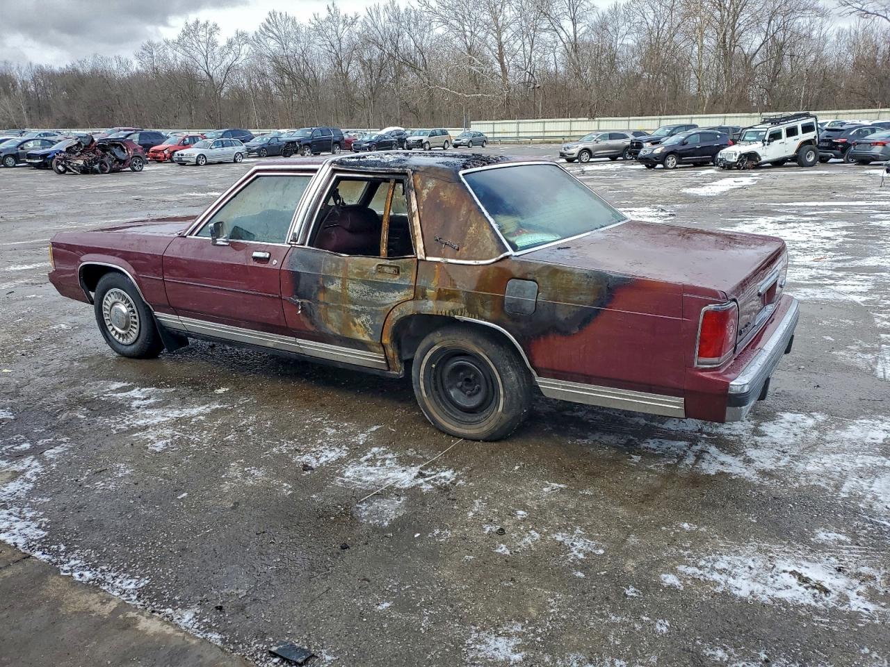1988 Ford Crown Victoria Maroon vin: 2FABP73F7JX196394