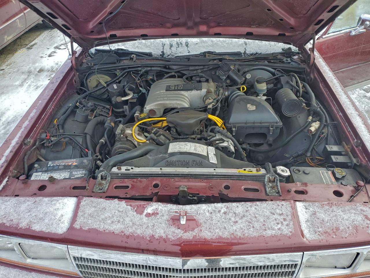 1988 Ford Crown Victoria Maroon vin: 2FABP73F7JX196394