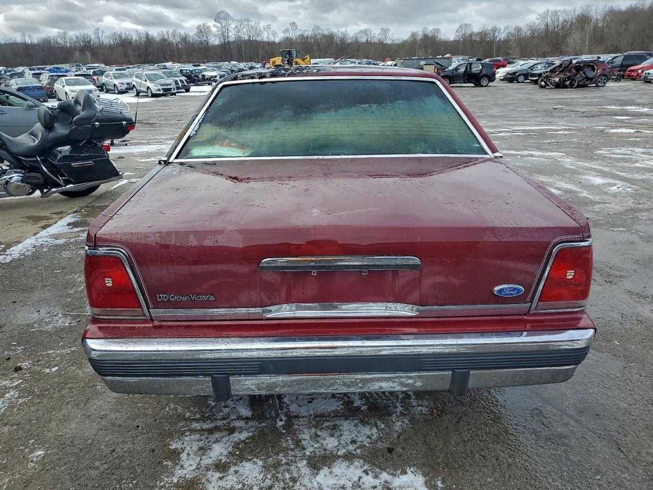 1988 Ford Crown Victoria Maroon vin: 2FABP73F7JX196394