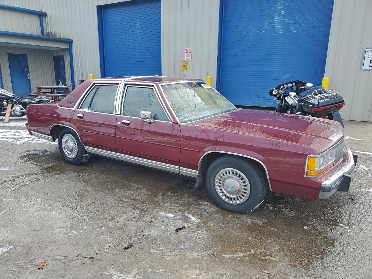 1988 Ford Crown Victoria Maroon vin: 2FABP73F7JX196394